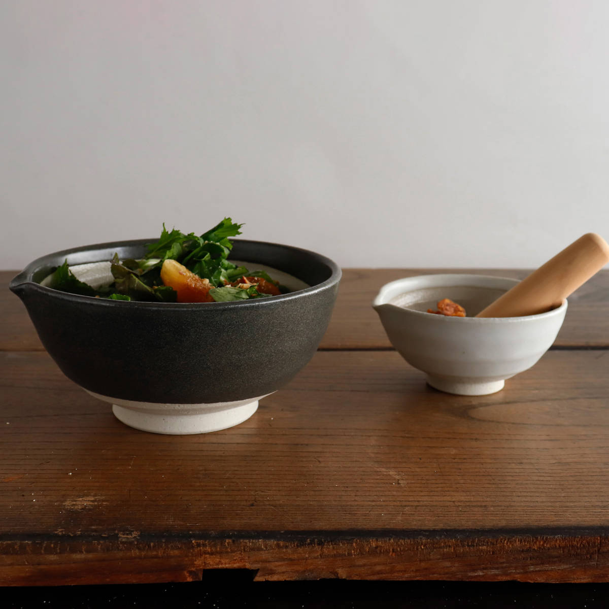 すり鉢 SALIU 片口すり鉢 直径19cm ( 日本製 陶器 美濃焼 すりばち ボウル 鉢 おしゃれ かわいい シンプル とろろ 離乳食 すりごま すり胡麻 ごま 調理 片口 ) 【黒】 黒