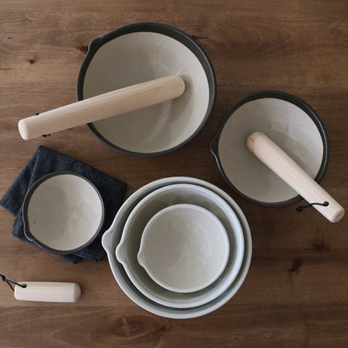 すり鉢 SALIU 片口すり鉢 直径16cm ( 日本製 陶器 美濃焼 すりばち ボウル 鉢 おしゃれ かわいい シンプル とろろ 離乳食 すりごま すり胡麻 ごま 調理 片口 ) 【黒】 黒