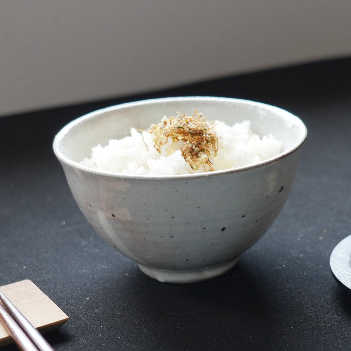 茶碗 SALIU 飯碗 大 ( 陶器 お茶碗 ごはん茶碗 日本製 食器 おしゃれ シンプル モダン 和モダン 粉引き 黒柿釉 ) 【粉引き】 粉引き