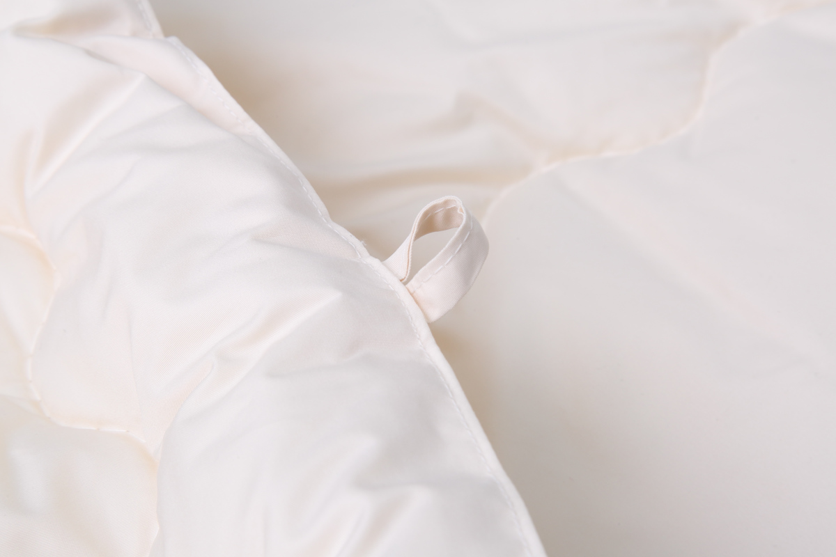 洗濯乾燥機が使える掛け布団 低温タンブル対応 シングル 専用洗濯ネット付き ( 掛け布団 日本製 ドラム式洗濯機対応 ふわかる 1.8kg 外干し不要 掛布団 乾燥機OK ネット付 ホームクリーニング 軽量 )