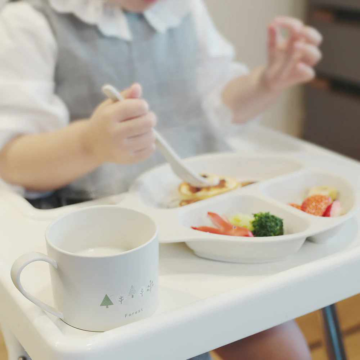 子ども向け 食器セット 安心 100%トウモロコシ由来 エコフレンドリー ( ギフトセット 子供用食器 プラスチック ランチプレート スプーン フォーク コップ 食洗機対応 キッズ 子ども ベビー食器 おしゃれ プレゼント 出産祝い )