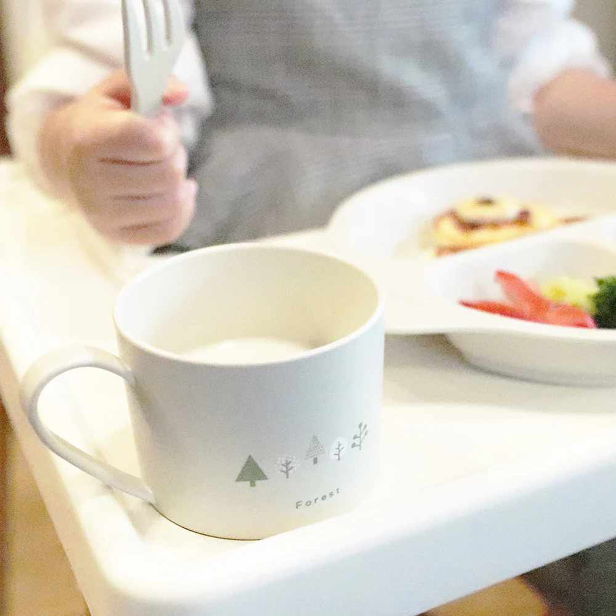 子ども向け 食器セット 安心 100%トウモロコシ由来 エコフレンドリー ( ギフトセット 子供用食器 プラスチック ランチプレート スプーン フォーク コップ 食洗機対応 キッズ 子ども ベビー食器 おしゃれ プレゼント 出産祝い )