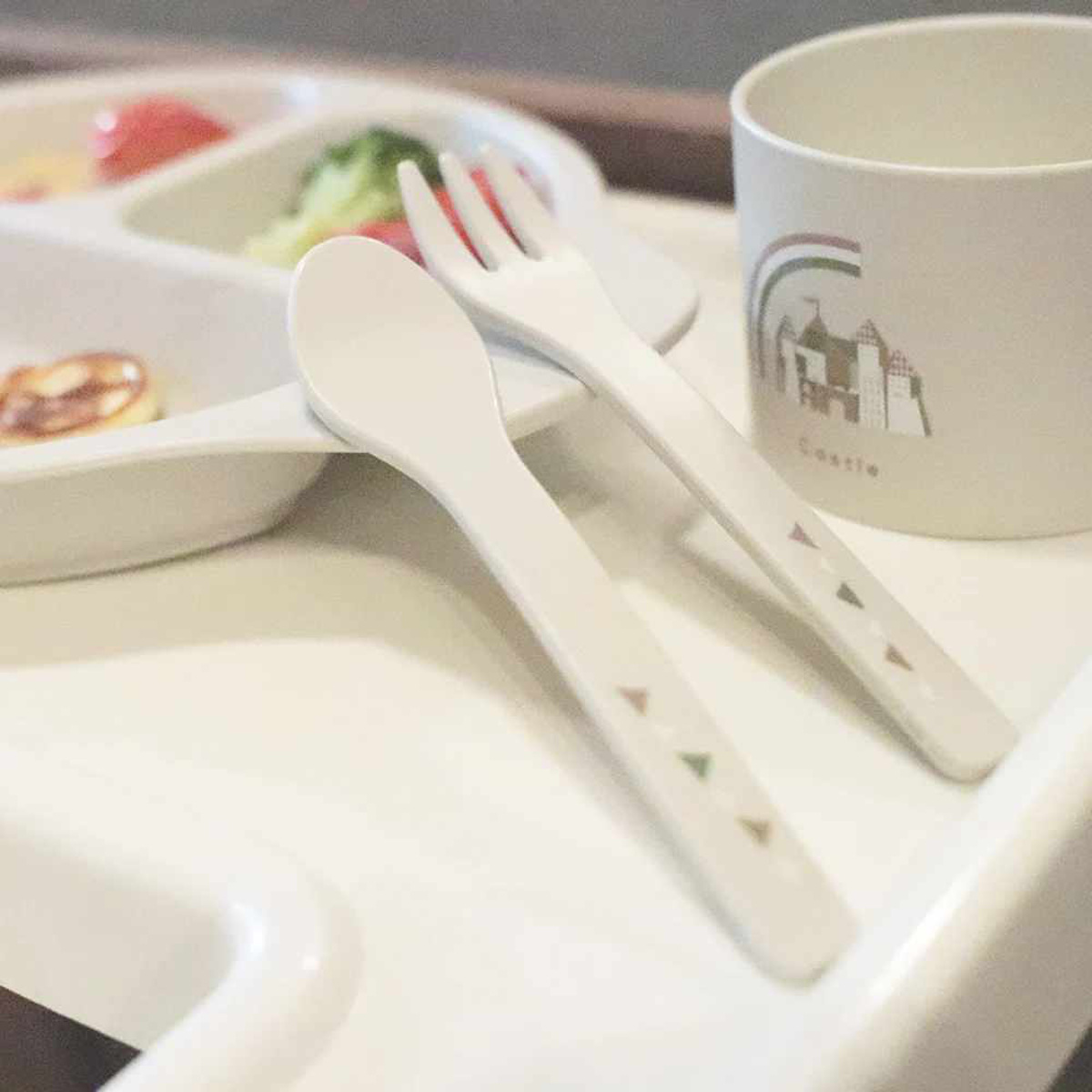 子ども向け 食器セット 安心 100%トウモロコシ由来 エコフレンドリー ( ギフトセット 子供用食器 プラスチック ランチプレート スプーン フォーク コップ 食洗機対応 キッズ 子ども ベビー食器 おしゃれ プレゼント 出産祝い )