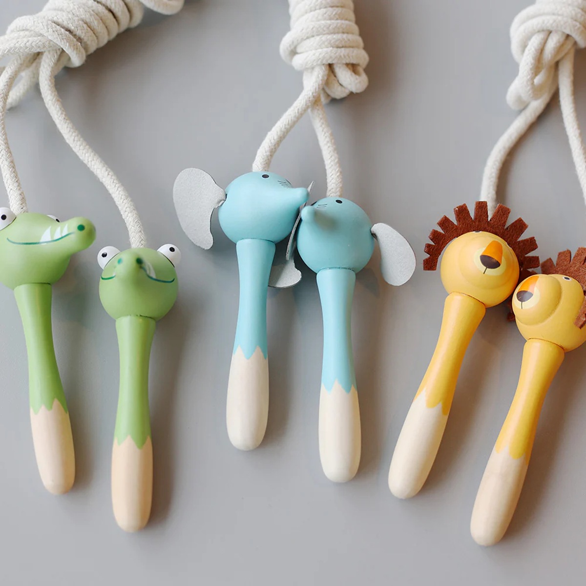 なわとび 子ども用 スキッピングロープ エレファント クロコ ライオン ( おもちゃ Adnil LAND 子供用 縄跳び ロープなわとび 木製 玩具 運動 子供 キッズ 幼児 男の子 女の子 外遊び 保育園 幼稚園 綿ロープ ) 【ライオン】 ライオン