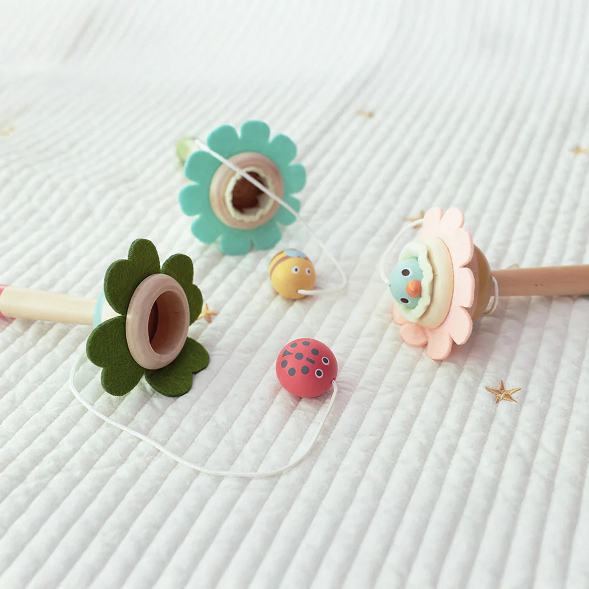 けん玉 子ども用 かわいい ベビー レディバード バード ビー ( 木製 おもちゃ Adnil LAND キッズ 木のおもちゃ 玩具 オモチャ 出産祝い 運動 知育玩具 おしゃれ プレゼント 木製おもちゃ 木製玩具 子供 女の子 男の子 インテリア ) 【レディバード】