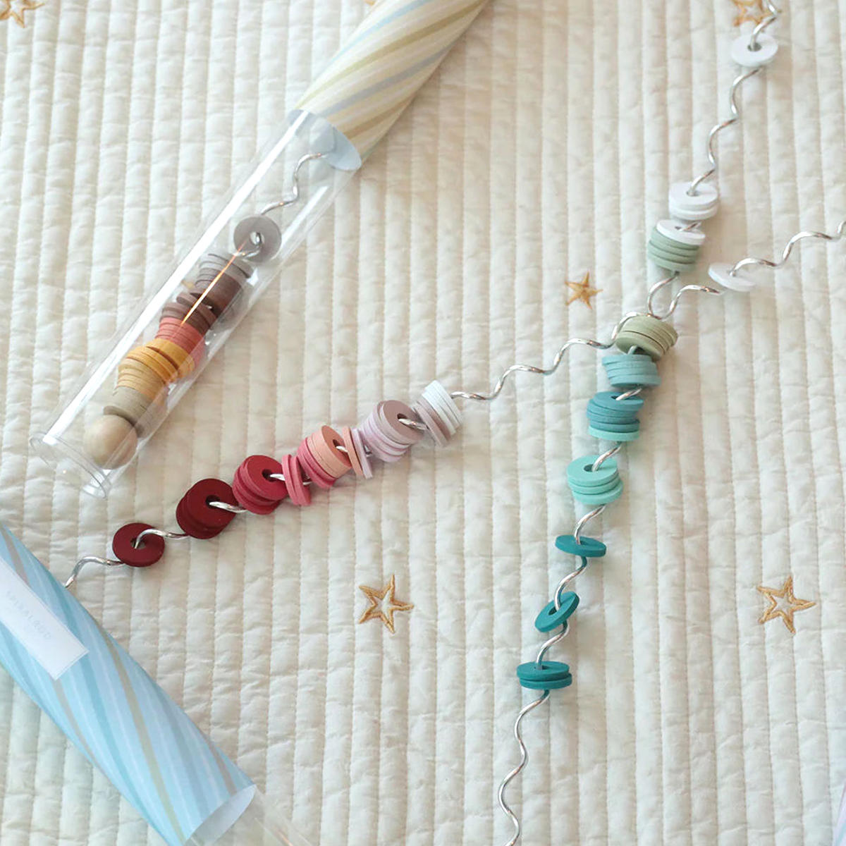 おもちゃ ベビー カラカラ SPIRAL ROD YELLOW 知育玩具 音 Adnil LAND （ 木のおもちゃ 木製 玩具 くるくる 不思議 知育 遊び 赤ちゃん プレゼント ファーストトイ ベビーおもちゃ 音が出る 音が鳴る 男の子 女の子 出産祝い ）