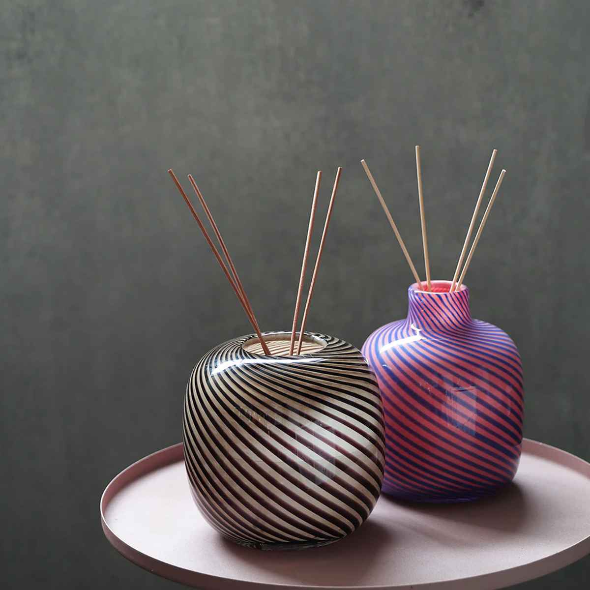 花瓶 旋律を奏でるかの曲線美 バッハ Henrik ( 花ビン 花びん 花器 フラワーベース フラワー 花 飾る 花入れ ガラス ガラス製 色ガラス おしゃれ 一輪挿し )