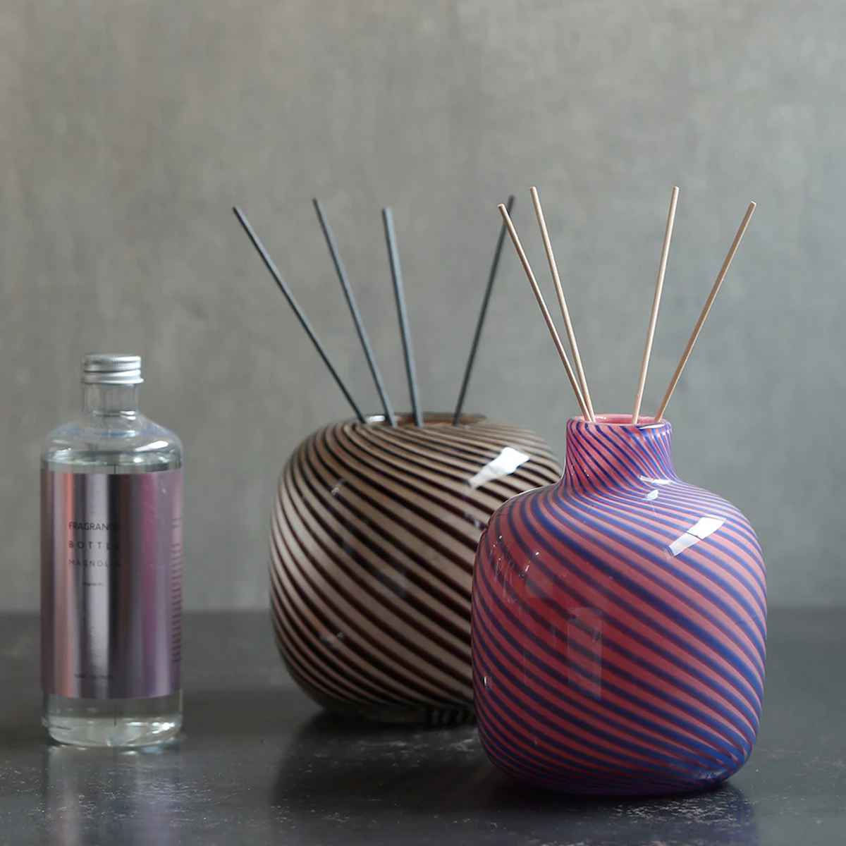 花瓶 旋律を奏でるかの曲線美 バッハ Kirsten ( 花ビン 花びん 花器 フラワーベース フラワー 花 飾る 花入れ ガラス ガラス製 色ガラス おしゃれ 一輪挿し )