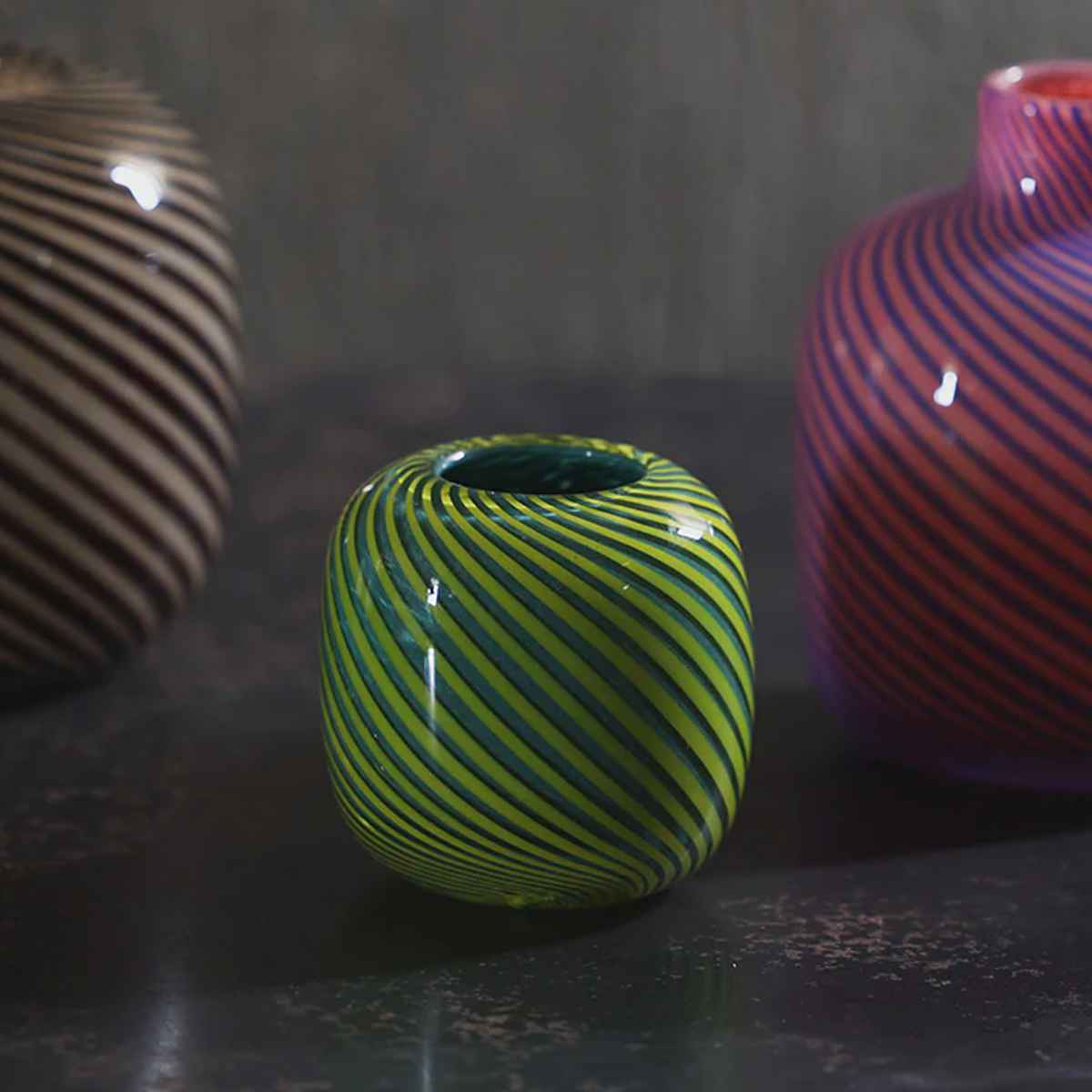 花瓶 旋律を奏でるかの曲線美 バッハ Mette ( 花ビン 花びん 花器 フラワーベース フラワー 花 飾る 花入れ ガラス ガラス製 色ガラス おしゃれ 一輪挿し )