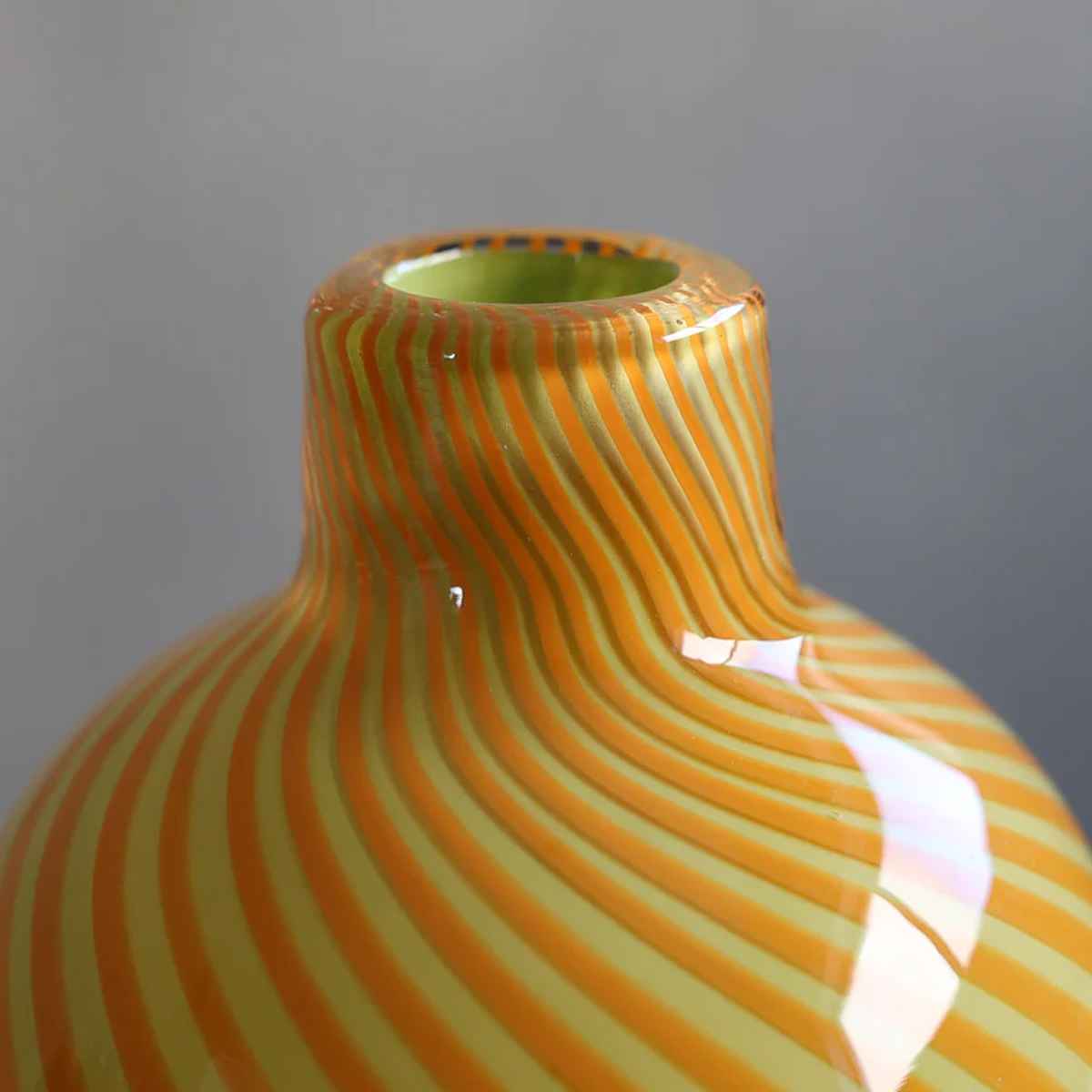 花瓶 旋律を奏でるかの曲線美 バッハ Michael ( 花ビン 花びん 花器 フラワーベース フラワー 花 飾る 花入れ ガラス ガラス製 色ガラス おしゃれ 一輪挿し )