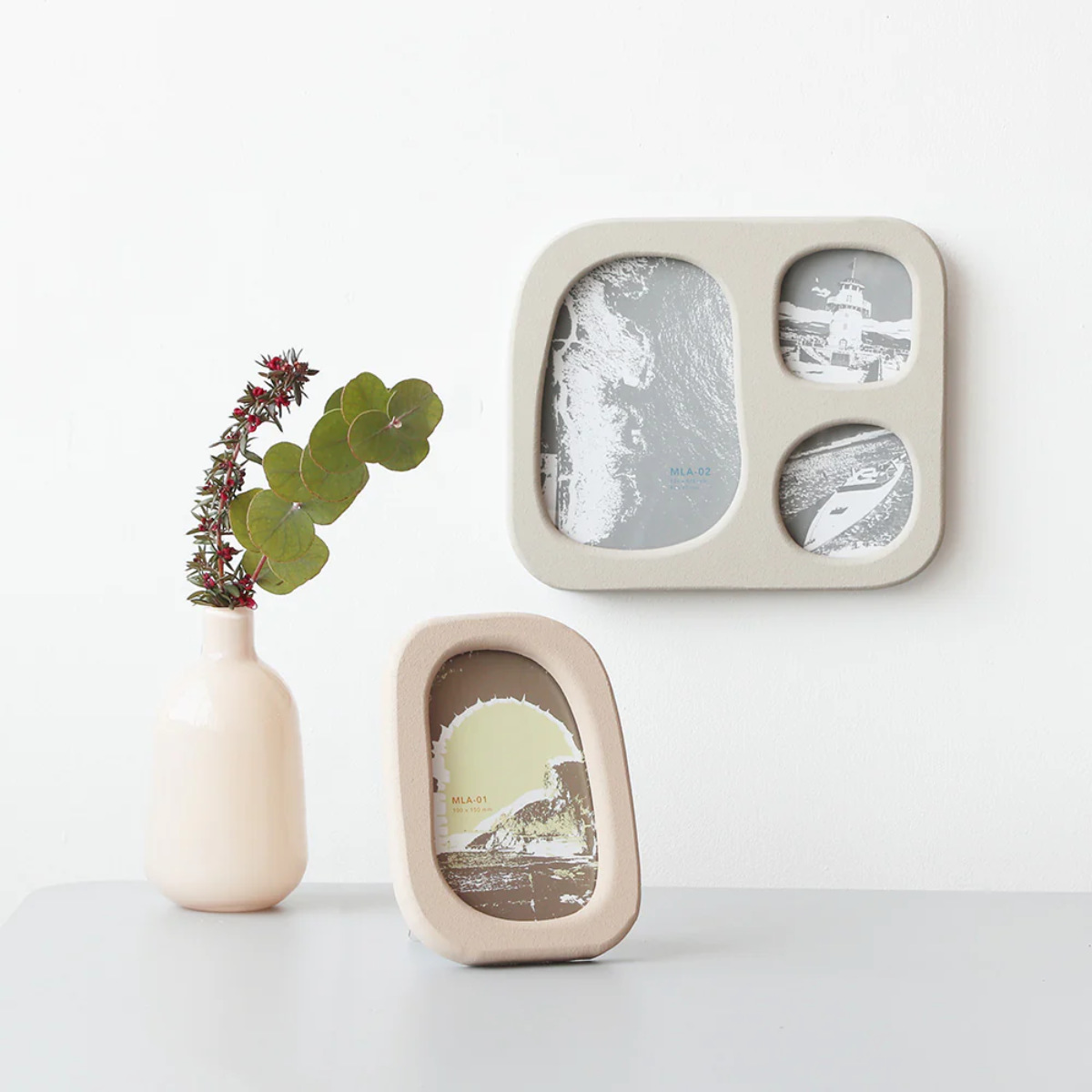 フォトフレーム MLA-01 ( 写真立て フォトスタンド 写真 フレーム ゆがみ 曲線 インテリア おしゃれ カフェ かわいい 壁掛け 置き型 柔らかい 雑貨 飾る 玄関 作品 額縁 イラスト ニッチ トイレ 縦 韓国インテリア ) 【ベージュ】 ベージュ