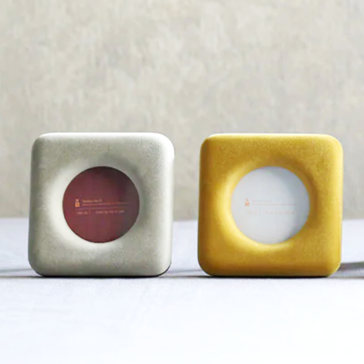 フォトフレーム ORY-01 フロッキー加工 （ 写真立て フォトスタンド 写真 フレーム 置き型 ミニ 小さめ ましかく 正方形 ベルベット 幅13.5cm おしゃれ かわいい ましかくプリント アクセサリートレイ 丸み インテイリア 高級感 ） 【グレー】