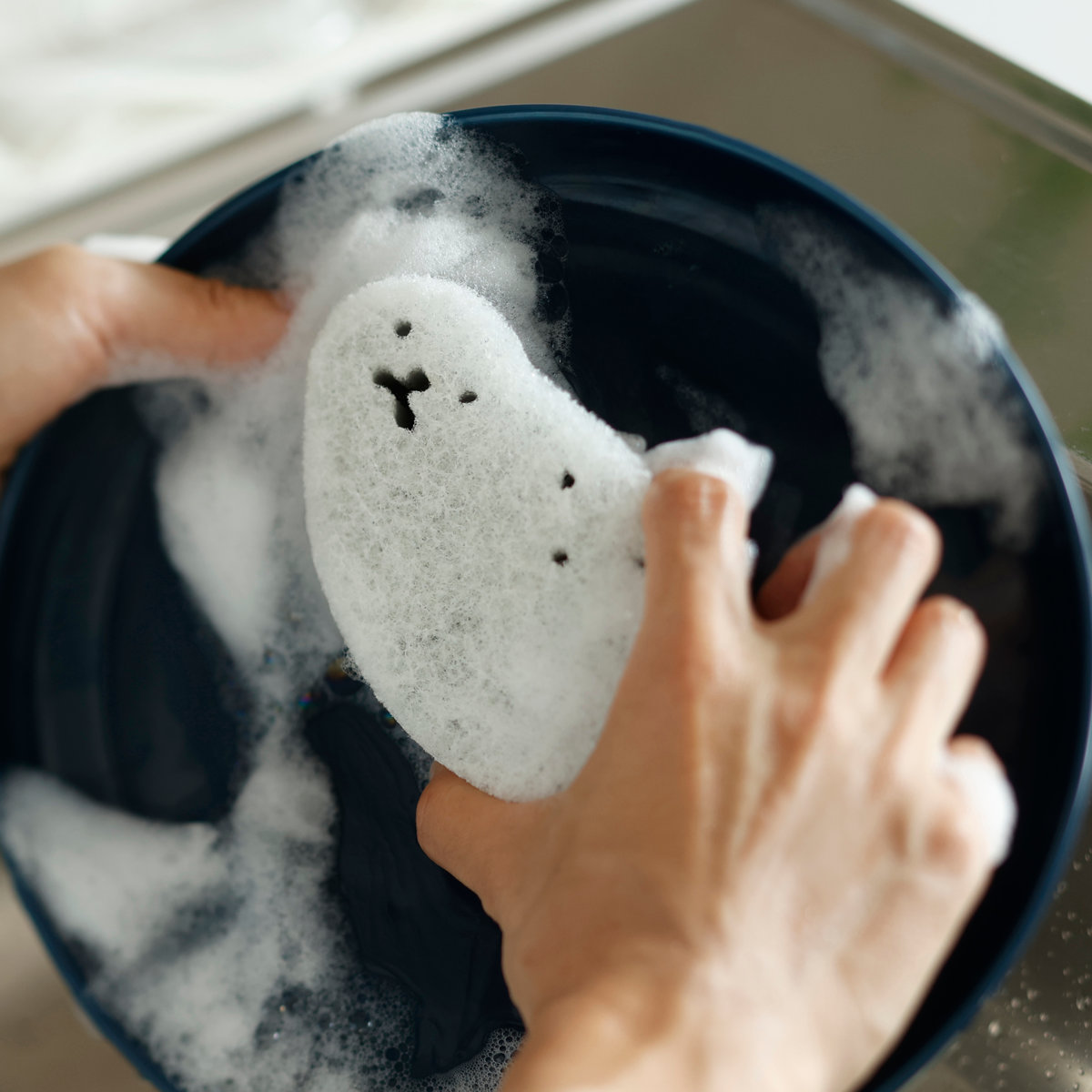 marna マーナ あざらしスポンジ K700 ( キッチンスポンジ アザラシスポンジ 台所用スポンジ 食器用スポンジ キッチン雑貨 食器洗い 皿洗い 食器用 シンク用品 キッチングッズ キッチン小物 キッチン用品 ) 【グレー】 グレー