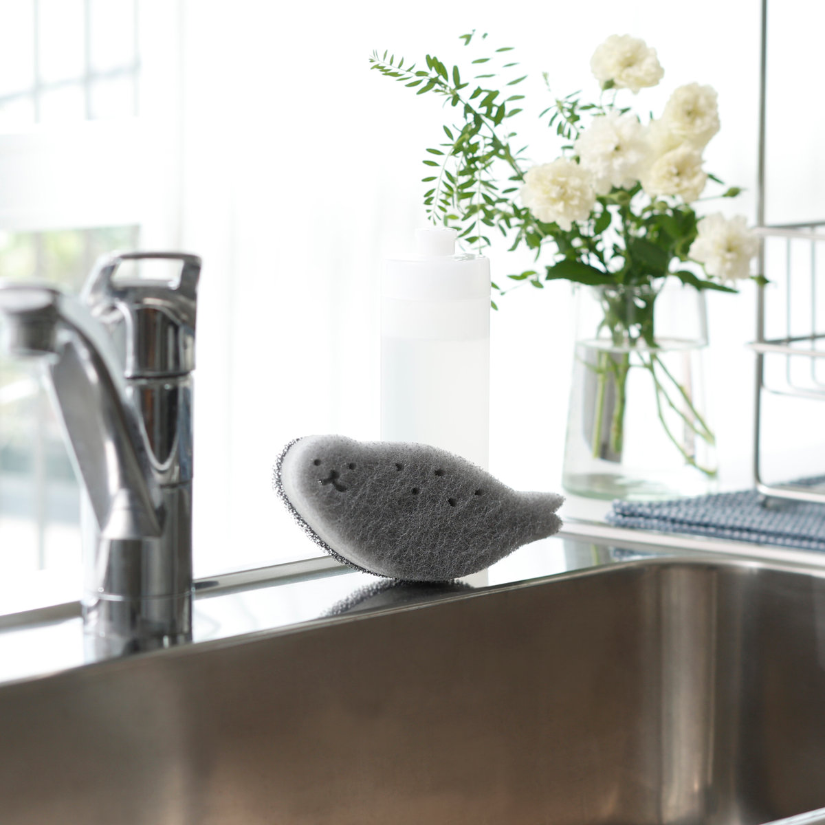 marna マーナ あざらしスポンジ K700 ( キッチンスポンジ アザラシスポンジ 台所用スポンジ 食器用スポンジ キッチン雑貨 食器洗い 皿洗い 食器用 シンク用品 キッチングッズ キッチン小物 キッチン用品 ) 【グレー】 グレー