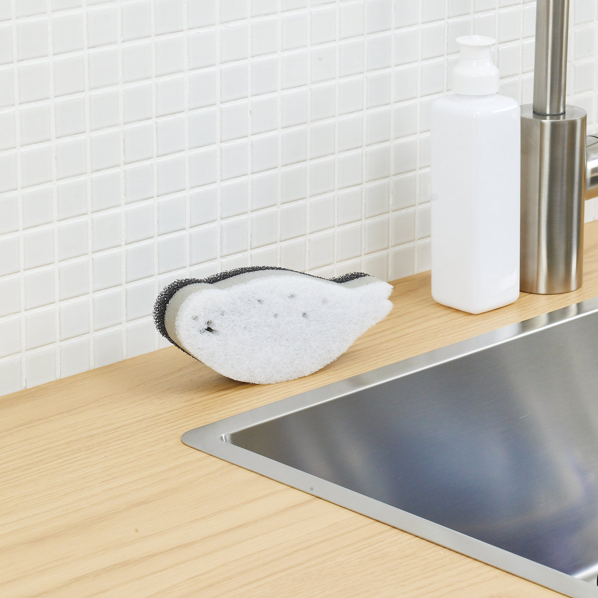 marna マーナ あざらしスポンジ K700 ( キッチンスポンジ アザラシスポンジ 台所用スポンジ 食器用スポンジ キッチン雑貨 食器洗い 皿洗い 食器用 シンク用品 キッチングッズ キッチン小物 キッチン用品 ) 【グレー】 グレー