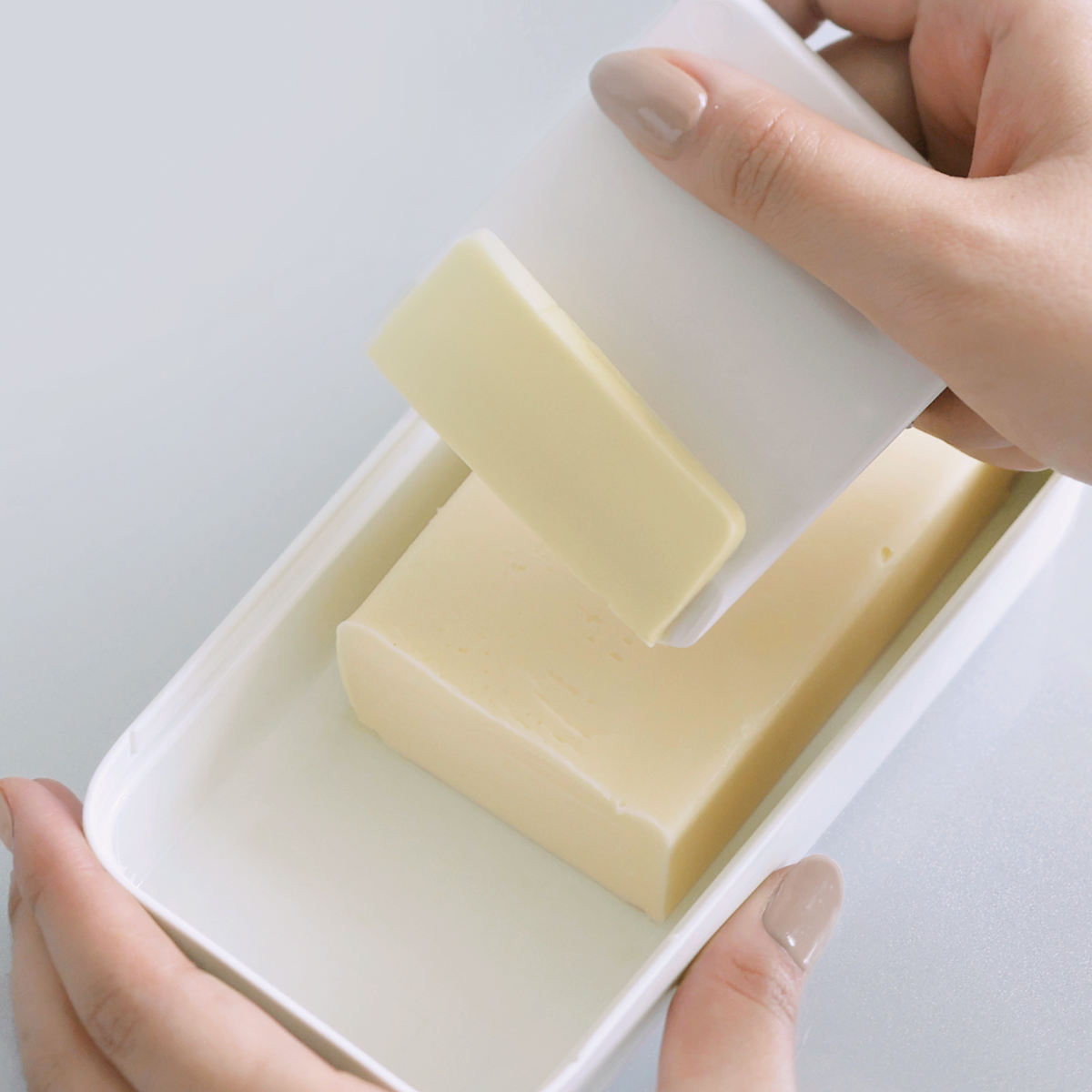 marna マーナ バターケース K776W ( カッター付き 150g 200g 保存容器 密閉 保存ケース バター入れ バター容器 キッチン用品 キッチン雑貨 プラスチック おしゃれ 白 ホワイト )