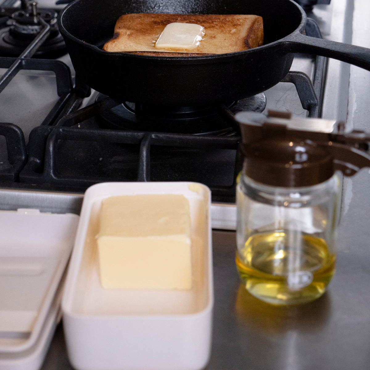 marna マーナ バターケース K776W ( カッター付き 150g 200g 保存容器 密閉 保存ケース バター入れ バター容器 キッチン用品 キッチン雑貨 プラスチック おしゃれ 白 ホワイト )