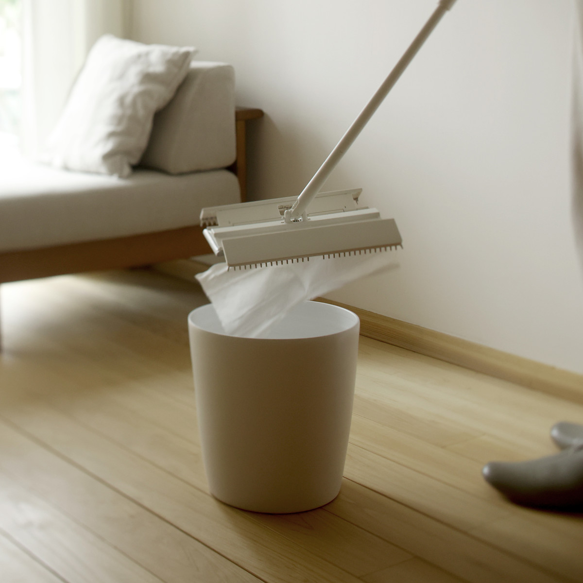 marna マーナ タッチレスワイパー W655W ( フロアワイパー 本体 タッチレス 自立 スリム 簡単操作 スムーズ ワンタッチ フローリングワイパー 360度 おしゃれ 掃除 ワイパー 床掃除 拭き掃除 シンプル )