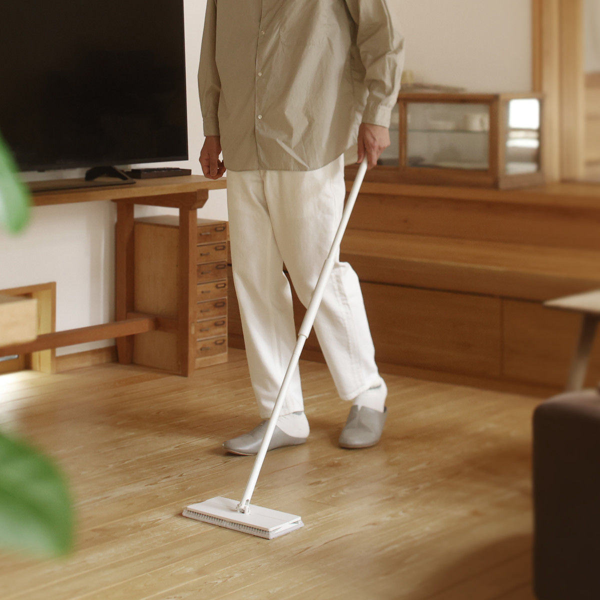 marna マーナ タッチレスワイパー W655W ( フロアワイパー 本体 タッチレス 自立 スリム 簡単操作 スムーズ ワンタッチ フローリングワイパー 360度 おしゃれ 掃除 ワイパー 床掃除 拭き掃除 シンプル )