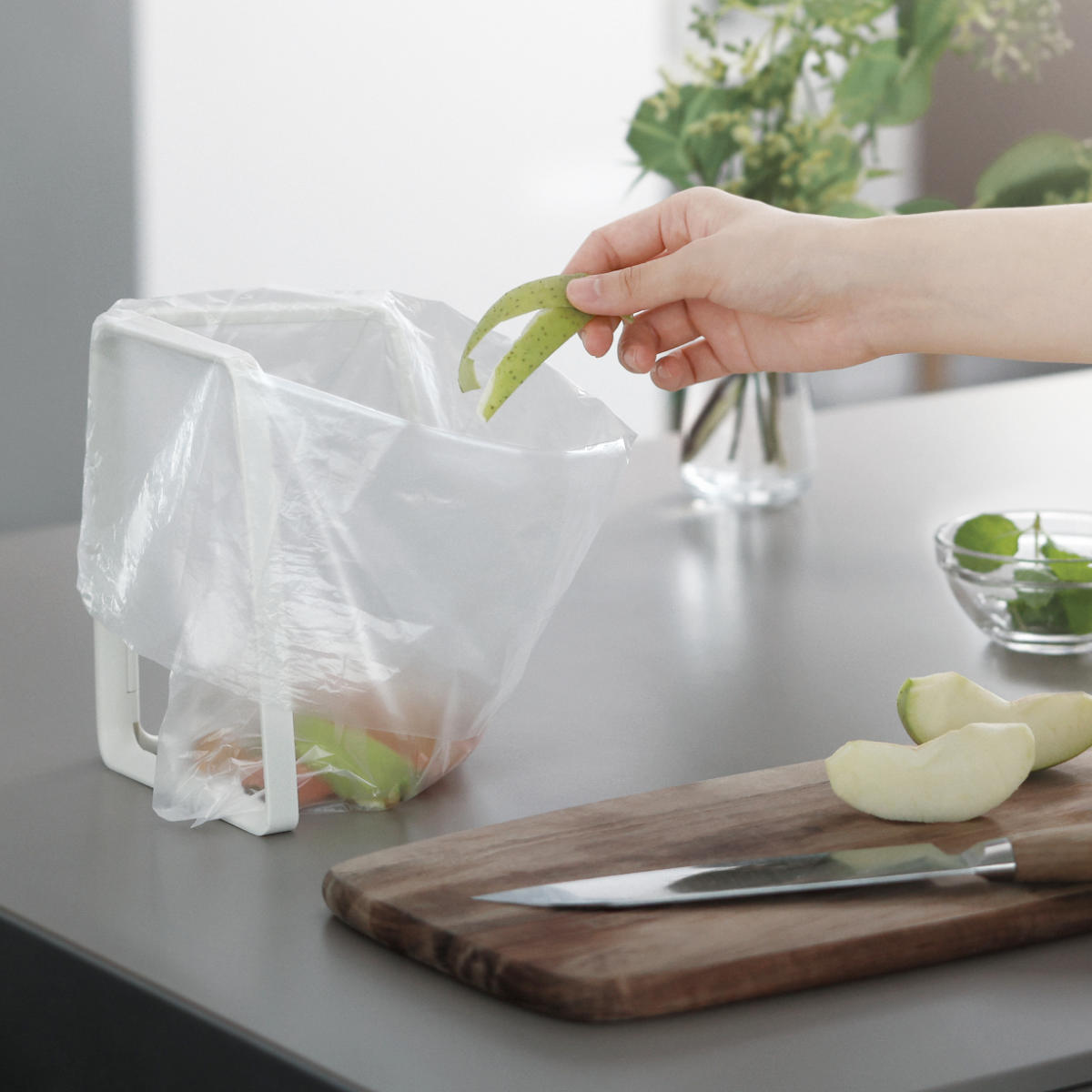 marna マーナ ポリ袋ホルダー K821 ( 折りたたみ キッチン ゴミ箱 生ゴミスタンド ポリ袋 スタンド ゴミ袋ホルダー スリム コンパクト 卓上 生ゴミ入れ おしゃれ ダスト 生ごみ レジ袋ホルダー キッチングッズ ふきん掛け 便利 )