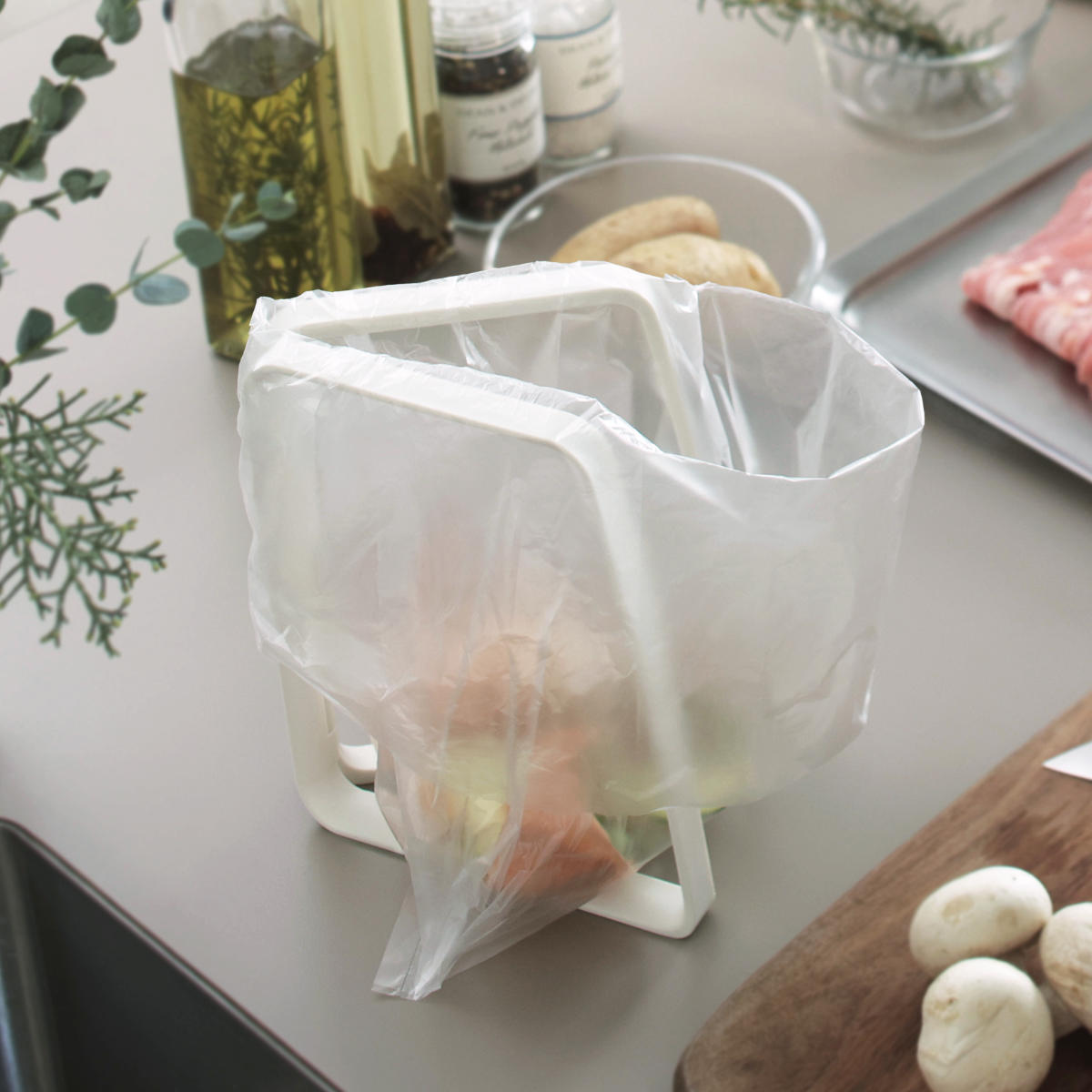 marna マーナ ポリ袋ホルダー K821 ( 折りたたみ キッチン ゴミ箱 生ゴミスタンド ポリ袋 スタンド ゴミ袋ホルダー スリム コンパクト 卓上 生ゴミ入れ おしゃれ ダスト 生ごみ レジ袋ホルダー キッチングッズ ふきん掛け 便利 )