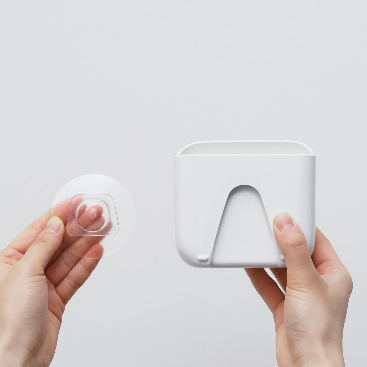 marna マーナ 洗面ゴミ箱 W661 ( ごみ箱 洗面所 おしゃれ 吊り下げ 小さめ ごみばこ 浮かせる 洗面台 吸盤 吊るす 引っ掛け コンパクト スリム 小物入れ かわいい 小型 ミニサイズ 小さい フタなし ホワイト 白 ダストボックス )