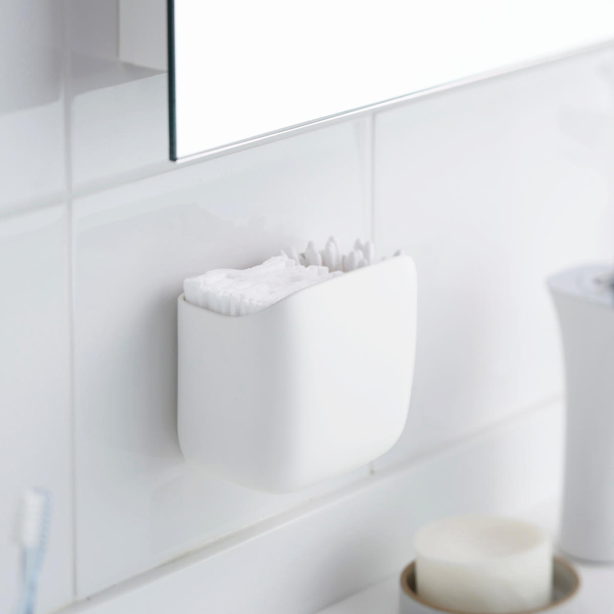 marna マーナ 洗面ゴミ箱 W661 ( ごみ箱 洗面所 おしゃれ 吊り下げ 小さめ ごみばこ 浮かせる 洗面台 吸盤 吊るす 引っ掛け コンパクト スリム 小物入れ かわいい 小型 ミニサイズ 小さい フタなし ホワイト 白 ダストボックス )