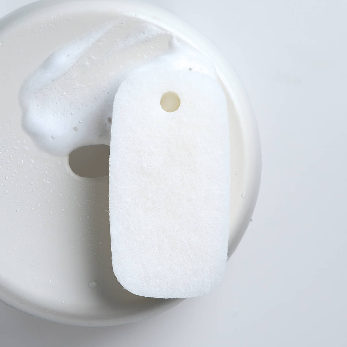 marna マーナ バススポンジ 2層 W674W ( マーナのきほん 風呂清掃 バス清掃 掃除 清掃 床 スポンジ 風呂 浴槽 壁 バス用品 掃除用具 タイル お風呂 ホワイト 白 日本製 )