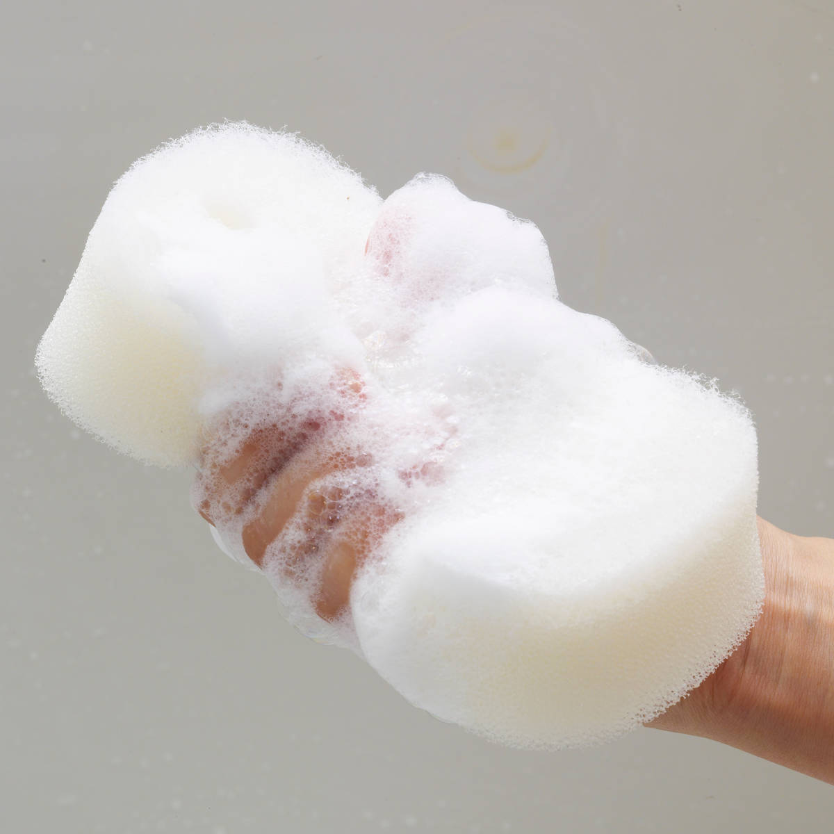 marna マーナ バススポンジ 2層 W674W ( マーナのきほん 風呂清掃 バス清掃 掃除 清掃 床 スポンジ 風呂 浴槽 壁 バス用品 掃除用具 タイル お風呂 ホワイト 白 日本製 )