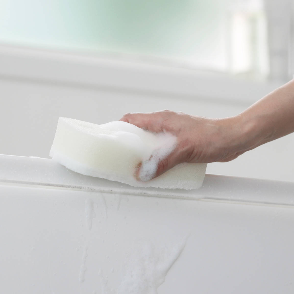 marna マーナ バススポンジ 2層 W674W ( マーナのきほん 風呂清掃 バス清掃 掃除 清掃 床 スポンジ 風呂 浴槽 壁 バス用品 掃除用具 タイル お風呂 ホワイト 白 日本製 )