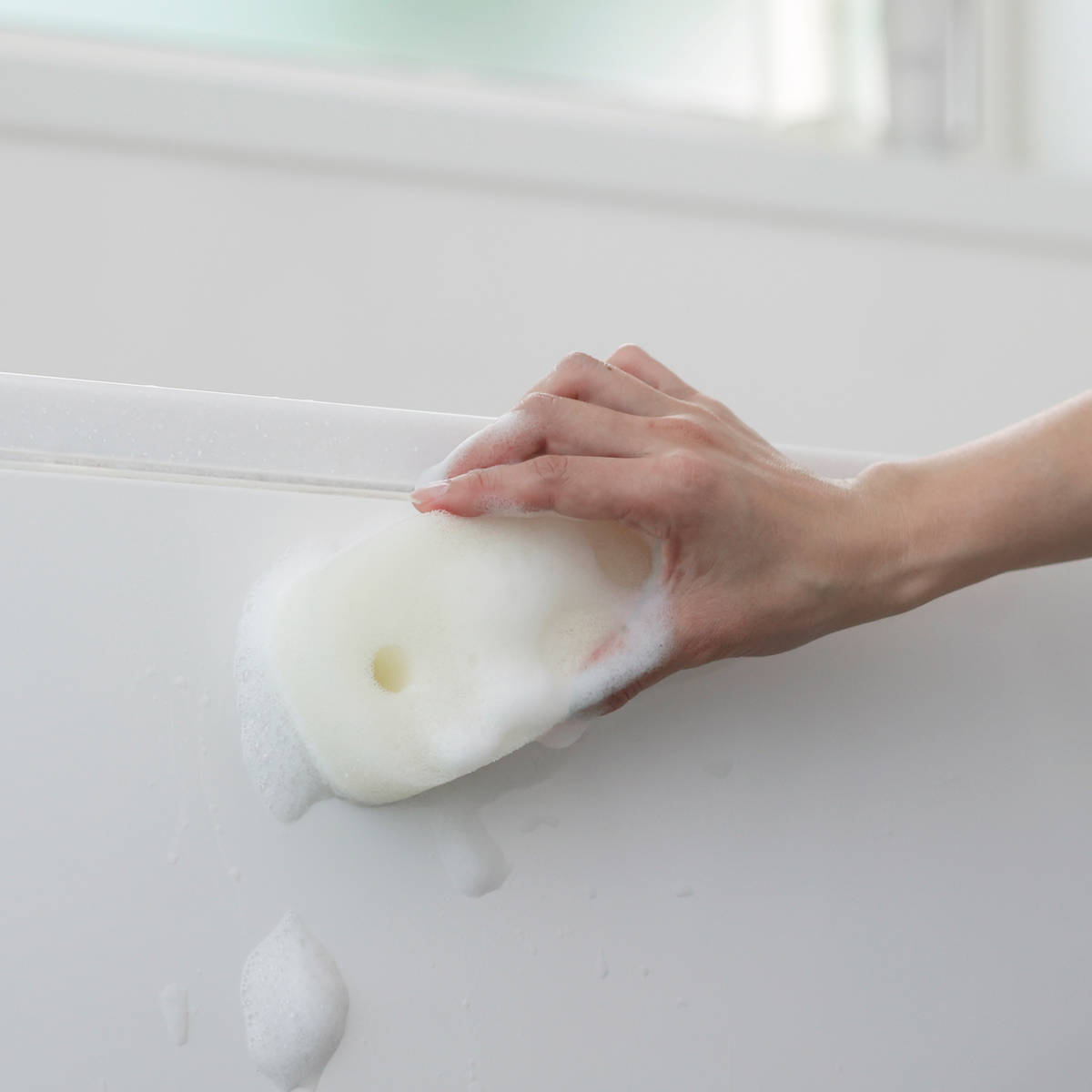 marna マーナ バススポンジ 2層 W674W ( マーナのきほん 風呂清掃 バス清掃 掃除 清掃 床 スポンジ 風呂 浴槽 壁 バス用品 掃除用具 タイル お風呂 ホワイト 白 日本製 )