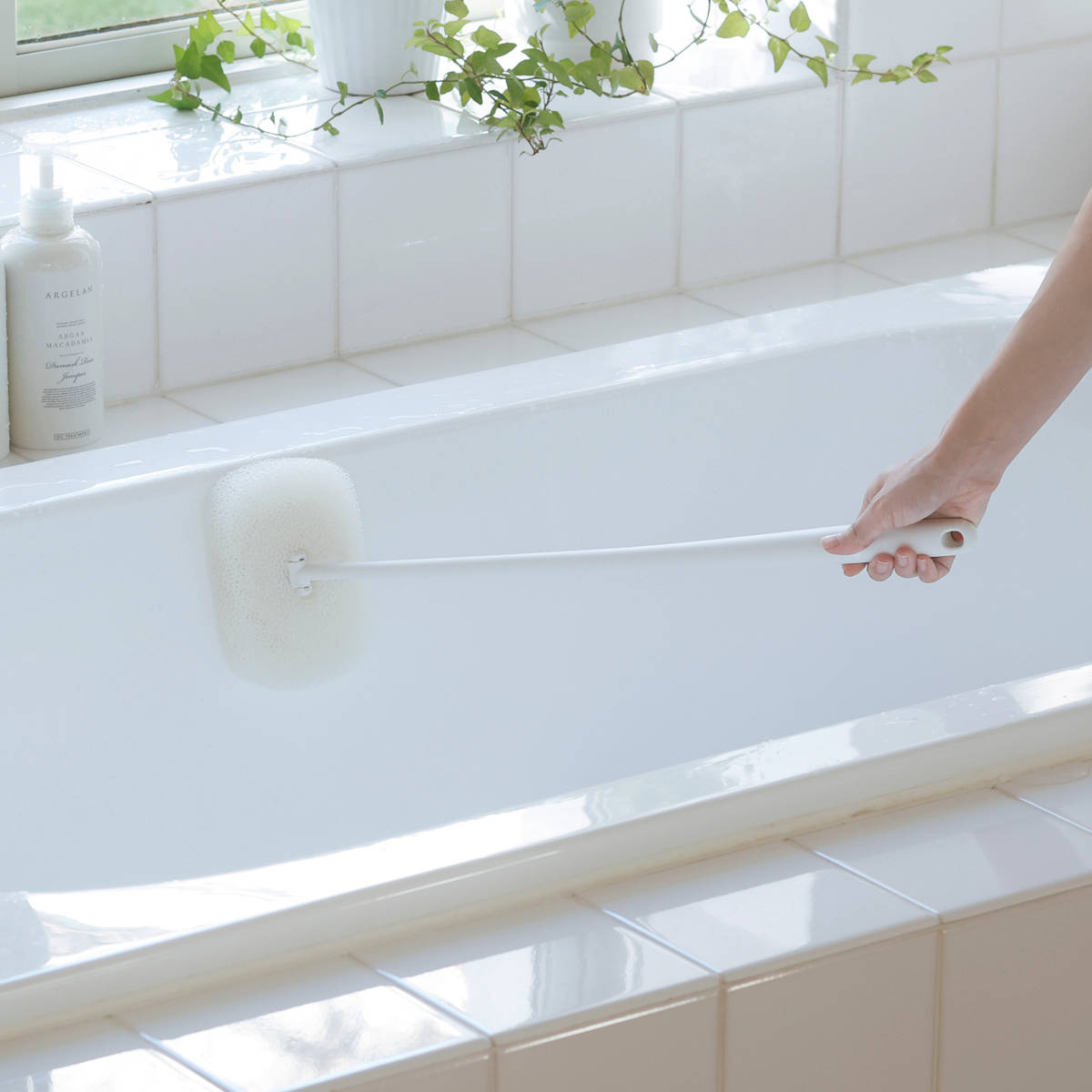 marna マーナ 柄付きバススポンジ W675 ( マーナのきほん バススポンジ 風呂清掃 バス清掃 掃除 清掃 床 スポンジ 風呂 浴槽 壁 バス用品 掃除用具 タイル お風呂 ホワイト 白 日本製 ) 【ホワイト】 ホワイト