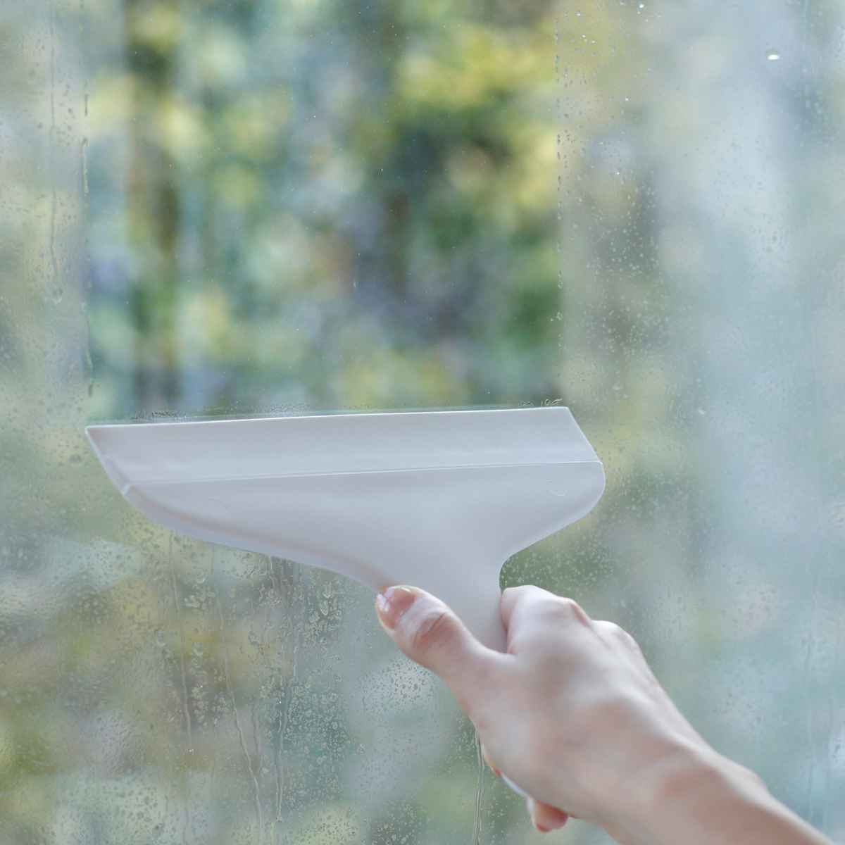 marna マーナ 小回りスキージー W677 ( マーナのきほん ワイパー 水切り 結露 曇り 風呂 お風呂 窓掃除 掃除 清掃 シンプル 鏡 タイル 壁 風呂掃除 浴室 湿気 水分 水はけ 窓ワイパー スクイージー ホワイト 白 グレー ) 【グレー】 グレー