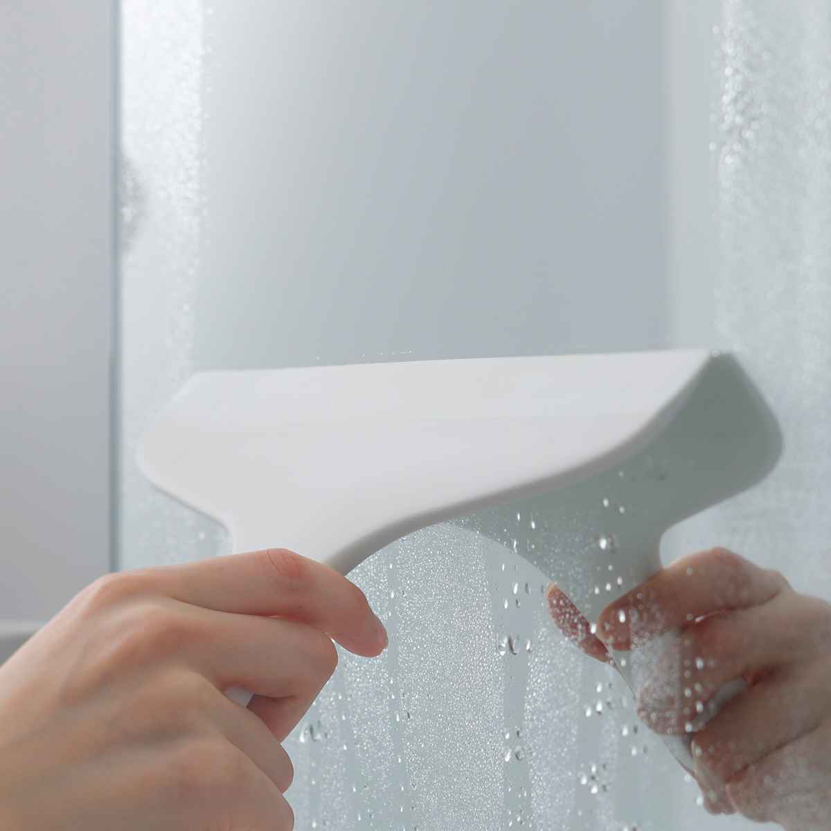 marna マーナ 小回りスキージー W677 ( マーナのきほん ワイパー 水切り 結露 曇り 風呂 お風呂 窓掃除 掃除 清掃 シンプル 鏡 タイル 壁 風呂掃除 浴室 湿気 水分 水はけ 窓ワイパー スクイージー ホワイト 白 グレー ) 【グレー】 グレー