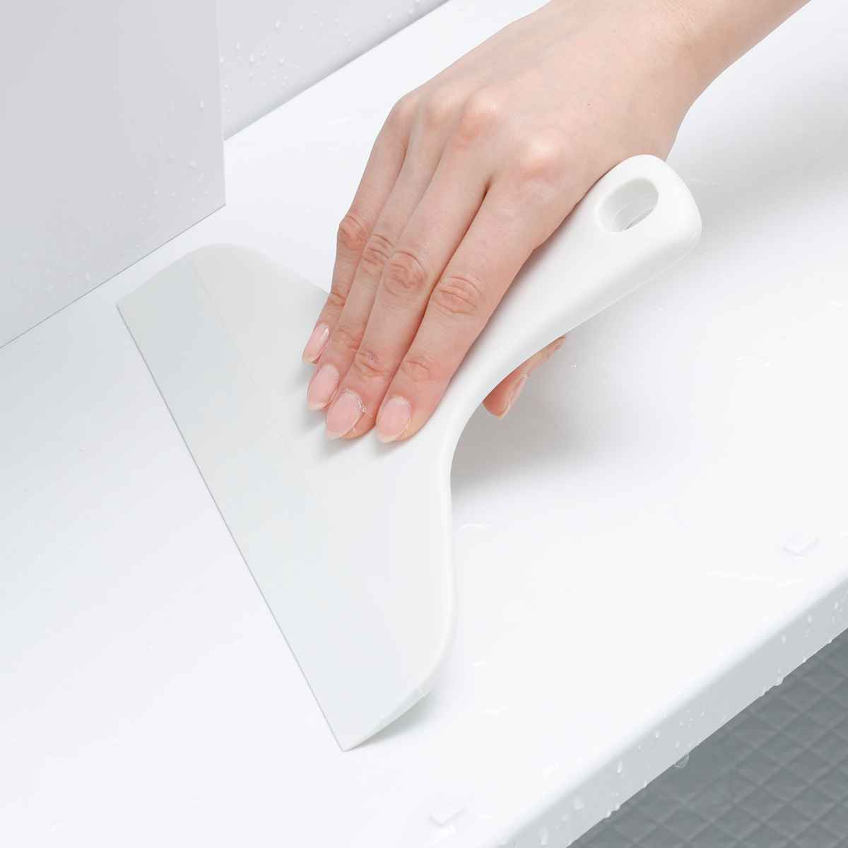 marna マーナ 小回りスキージー W677 ( マーナのきほん ワイパー 水切り 結露 曇り 風呂 お風呂 窓掃除 掃除 清掃 シンプル 鏡 タイル 壁 風呂掃除 浴室 湿気 水分 水はけ 窓ワイパー スクイージー ホワイト 白 グレー ) 【グレー】 グレー