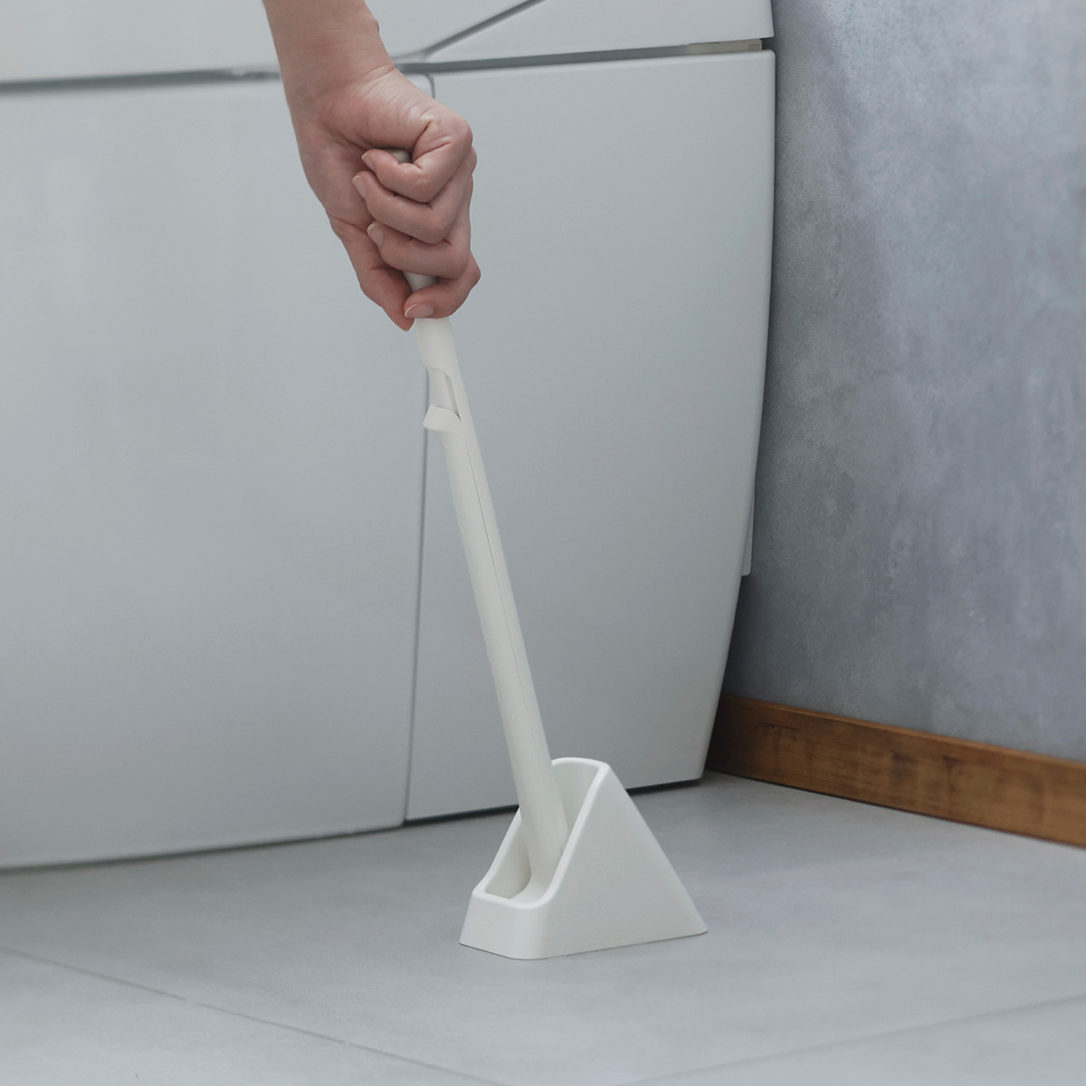 marna マーナ シートを挟むトイレクリーナー・W ( トイレクリーナー 抗菌 トイレ 使い捨てブラシ 流せるトイレブラシ ケース付き コンパクト 柄が長い トイレ用品 ホワイト 白 収納 スタンド 本体 ブラシ入れ 置き型 ワンタッチ )