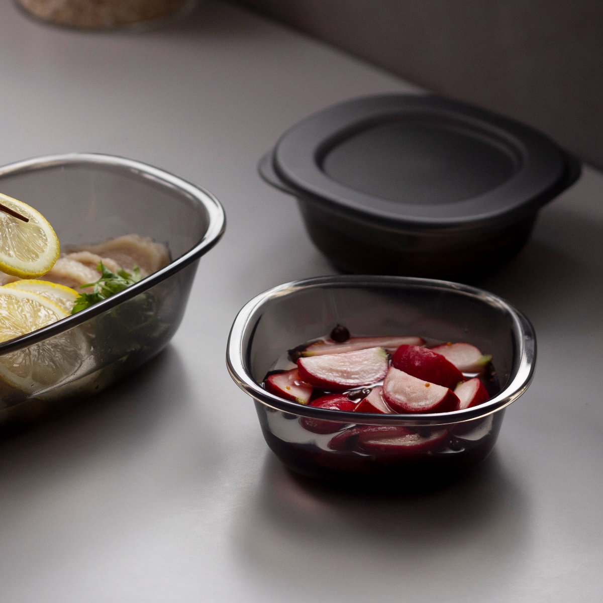 marna マーナ うつわにもなる保存容器 250mL 2個入り K831 ( 密閉 食洗機対応 電子レンジ対応 冷凍 キッチン 積み重ね スタッキング 収納 シンク下 ワンタッチ 保存 容器 軽量 ) 【ダークグレー】 ダークグレー