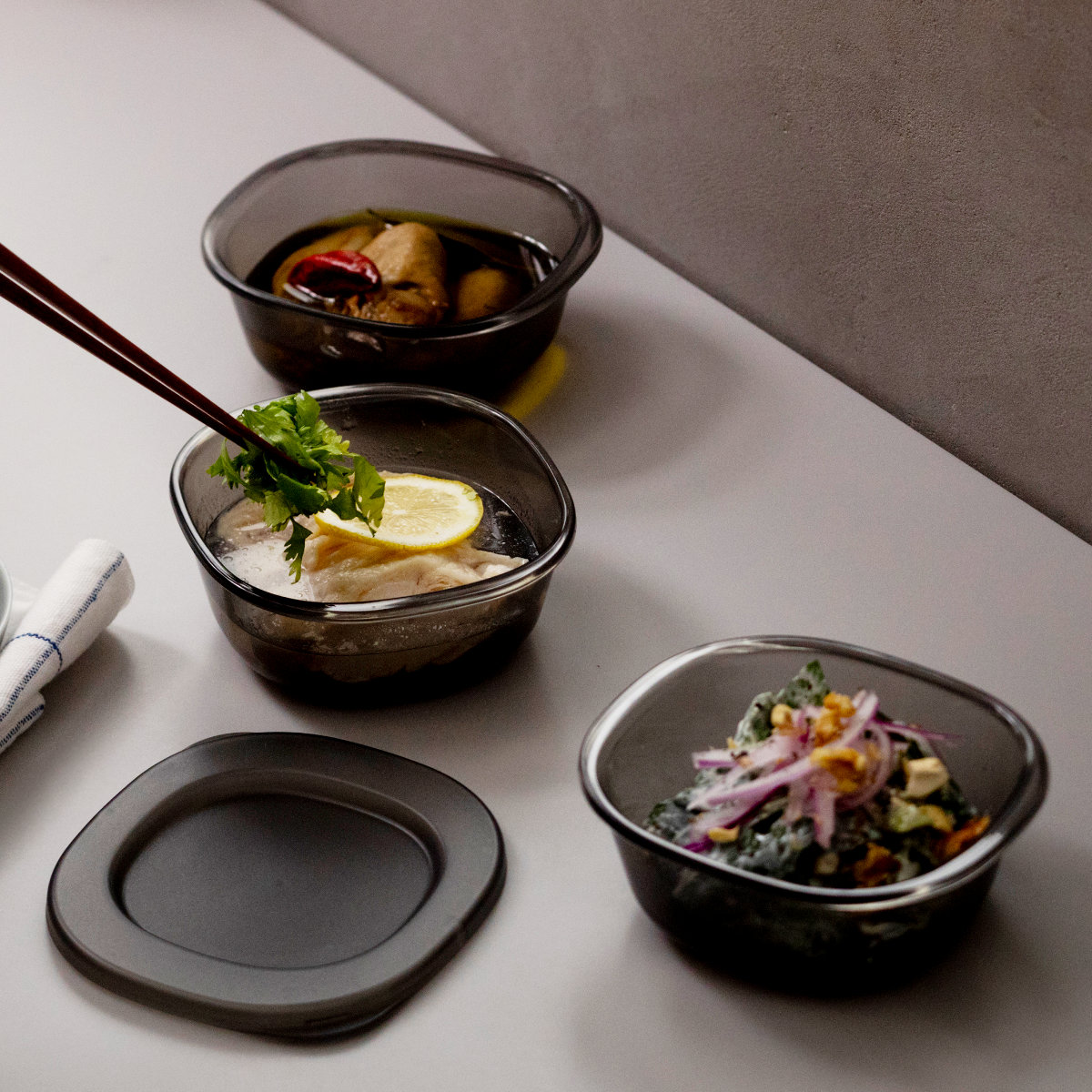 marna マーナ うつわにもなる保存容器 250mL 2個入り K831 ( 密閉 食洗機対応 電子レンジ対応 冷凍 キッチン 積み重ね スタッキング 収納 シンク下 ワンタッチ 保存 容器 軽量 ) 【ダークグレー】 ダークグレー