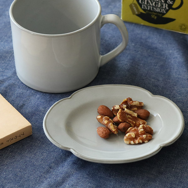 プレート 13cm オーバル プチ プリンセス Calin 皿 洋食器 陶器 日本製 ( お皿 電子レンジ対応 食洗機対応 木瓜 輪花 豆皿 銘々皿 菓子皿 デザート フルーツ おしゃれ 食器 グレー モノトーン )