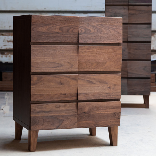 リビングチェスト 4段 モダンデザイン 天然木 日本製 幅58cm ウォールナット ( 開梱設置 チェスト 収納チェスト たんす タンス 収納 桐 引き出し 完成品 リビング収納 木製 木目 モダン ウォルナット 無垢材 おしゃれ ナチュラル )
