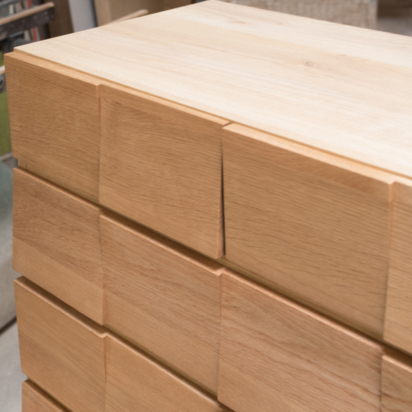 リビングチェスト 4段 モダンデザイン 天然木 日本製 幅78cm ホワイトオーク ( 開梱設置 チェスト 収納チェスト たんす タンス 収納 桐 引き出し 完成品 リビング収納 木製 木目 モダン オーク 無垢材 おしゃれ ナチュラル )