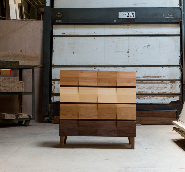 リビングチェスト 4段 モダンデザイン 天然木 日本製 幅78cm ミックス ( 開梱設置 チェスト 収納チェスト たんす タンス 収納 桐 引き出し 完成品 リビング収納 サイドチェスト 木製 木目 モダン 無垢材 おしゃれ ナチュラル )