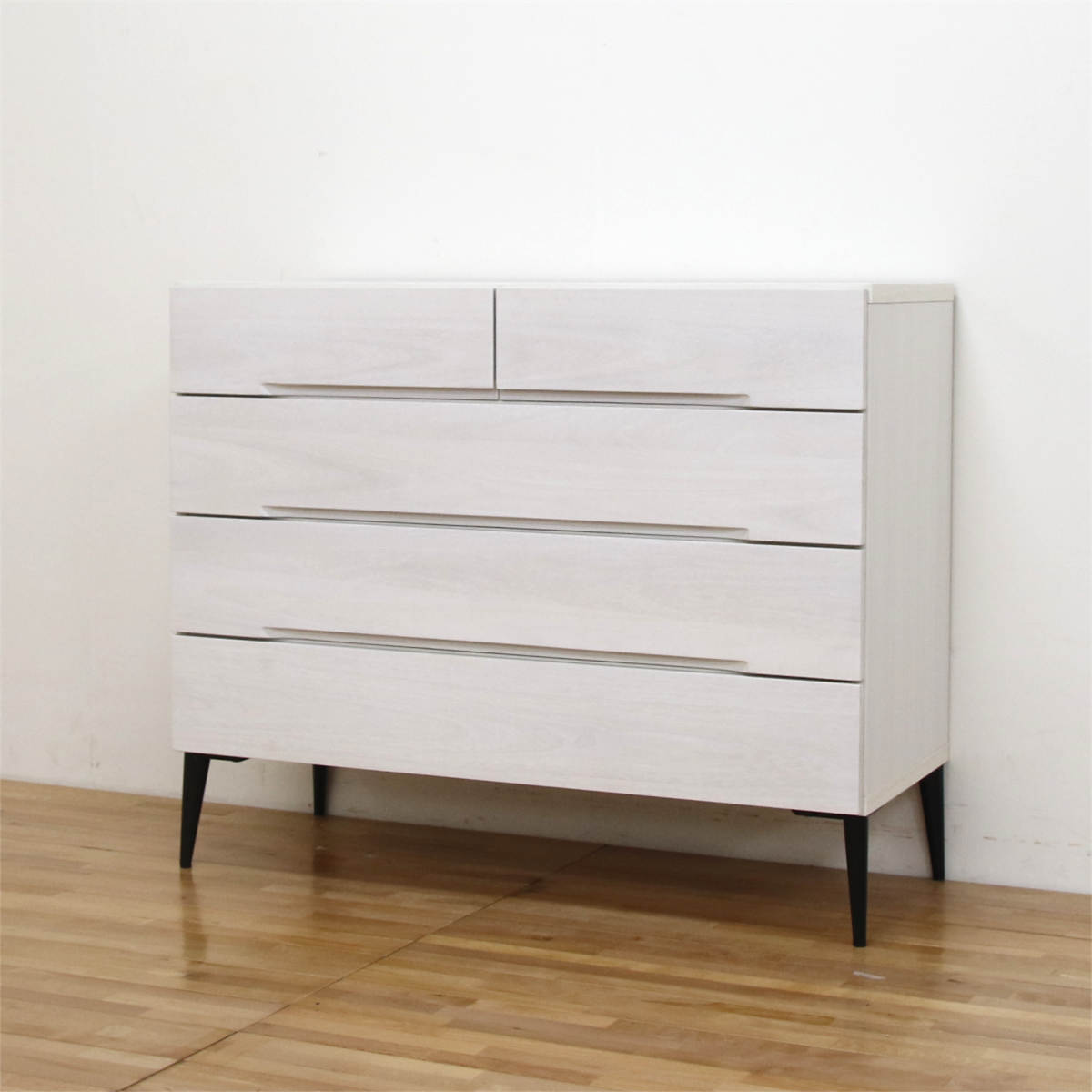 桐チェスト 幅102.2cm 引き出し4段 日本製 完成品 脚付き ( 開梱設置 チェスト 桐製 アイアン脚 F☆☆☆☆ 調湿 防虫 モダン 衣類収納 低ホルムアルデヒド お掃除ロボット対応 ホワイト ダークブラウン ブラックアイアン ) 【ホワイト】 ホワイト