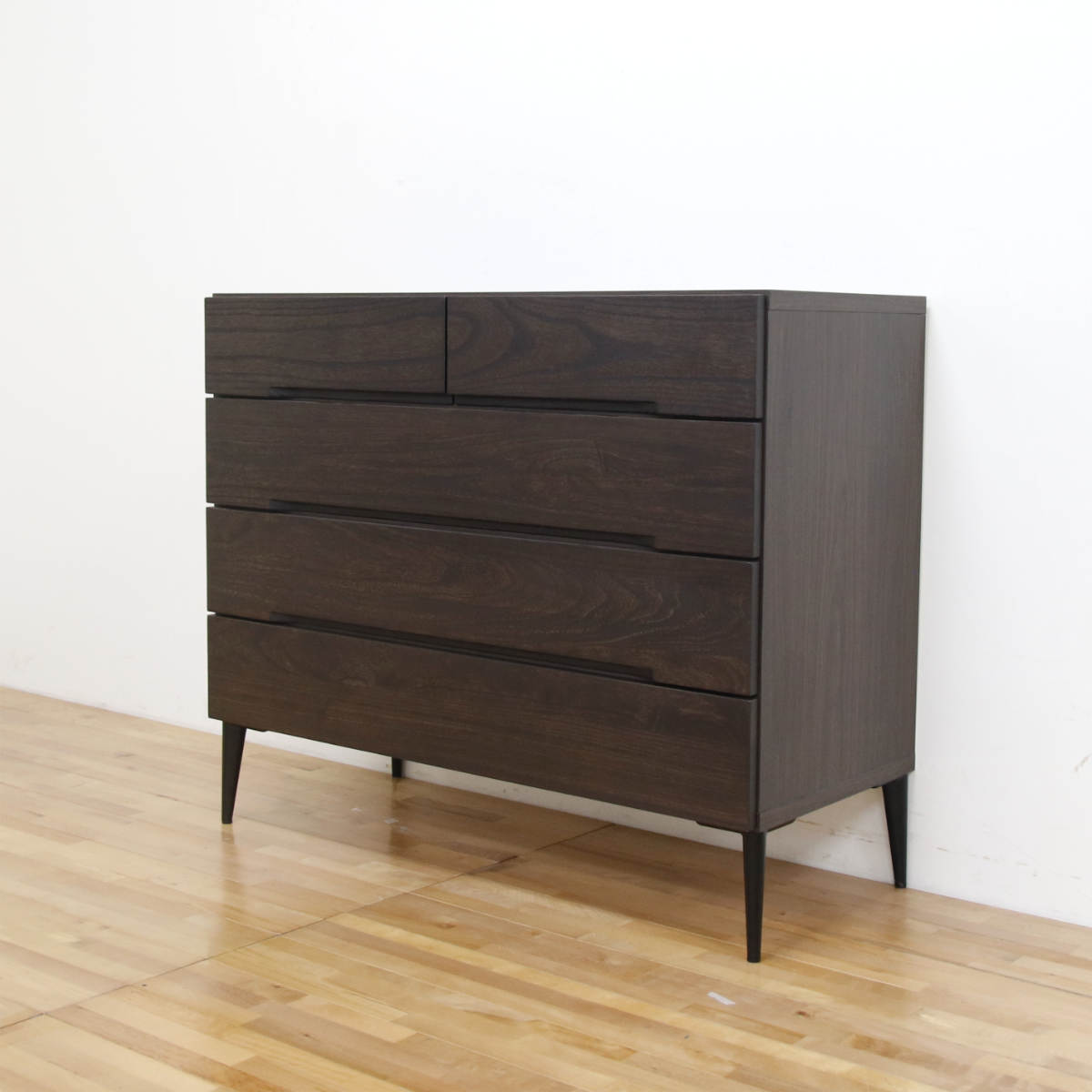 桐チェスト 幅102.2cm 引き出し4段 日本製 完成品 脚付き ( 開梱設置 チェスト 桐製 アイアン脚 F☆☆☆☆ 調湿 防虫 モダン 衣類収納 低ホルムアルデヒド お掃除ロボット対応 ホワイト ダークブラウン ブラックアイアン ) 【ホワイト】 ホワイト