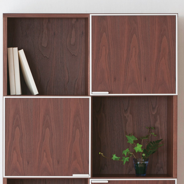 シェルフ 4段 リビング収納 モダンデザイン ピアット 幅85cm ( 開梱設置 本棚 棚 サイドボード 収納棚 リビングボード 扉付き 日本製 完成品 リビング 収納 ディスプレイ 飾り棚 脚付き モダン 高級感 ブラウン 茶色 白 おしゃれ ) 【ダークブラウン】 ダークブラウン