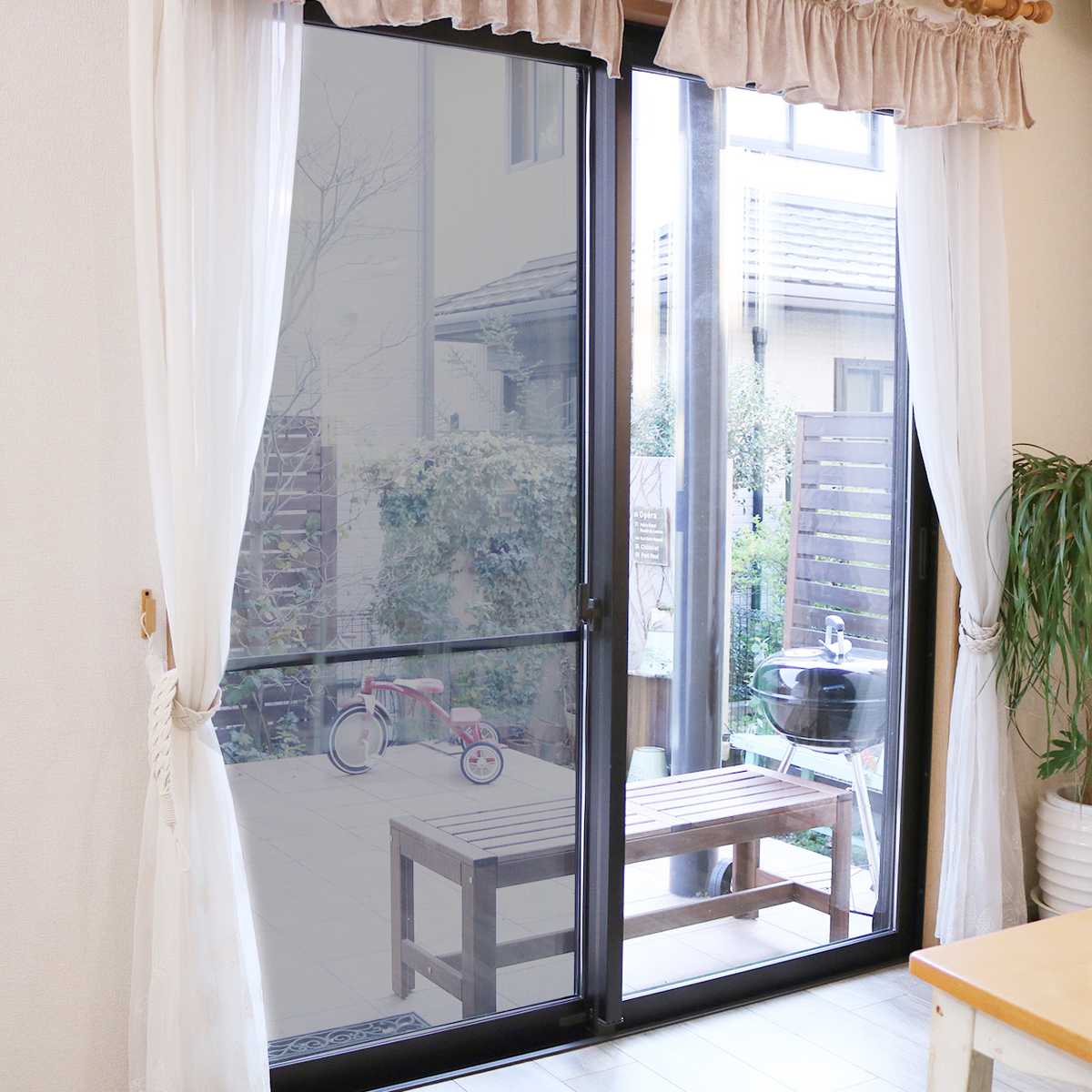 遮熱シート 網戸遮熱シート 94cm×2m丈 ( 網戸 シート 掃き出し窓 日除け 目隠し UVカット 遮熱 省エネ 日差し エコ 暑さ対策 留め具付き 窓 サッシ 日よけ 紫外線カット 遮熱効果 日焼け 防犯 プライバシー対策 簡単設置 )