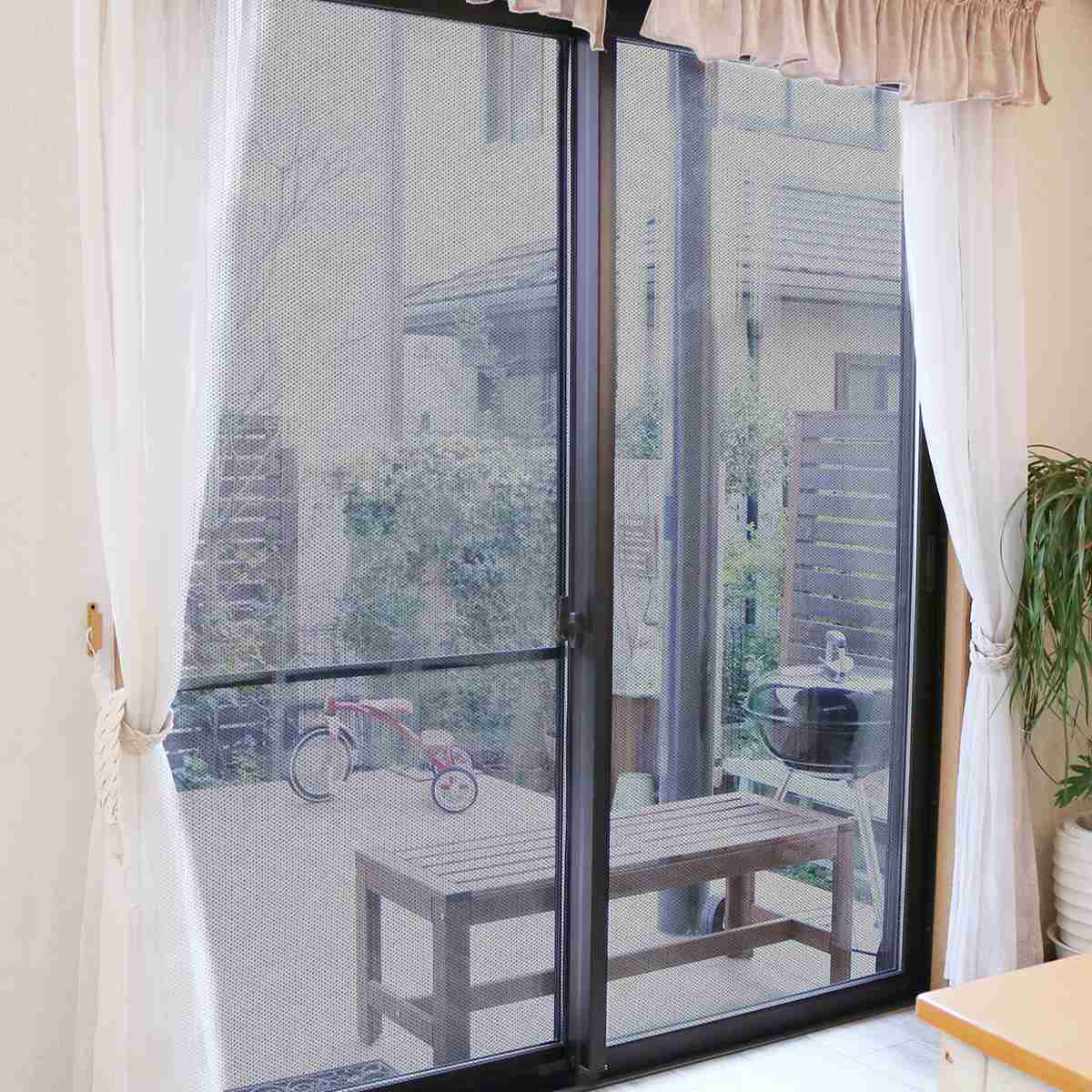 目隠しシート 遮熱 目隠し メッシュシート 90×180cm ( シート 窓 UVカット 遮光 フィルム 目隠しフィルム 水で貼れる 貼ってはがせる ガラス 貼る 窓シート 防犯 簡単設置 ガラスに貼るフィルム 省エネ 節電 エコ )