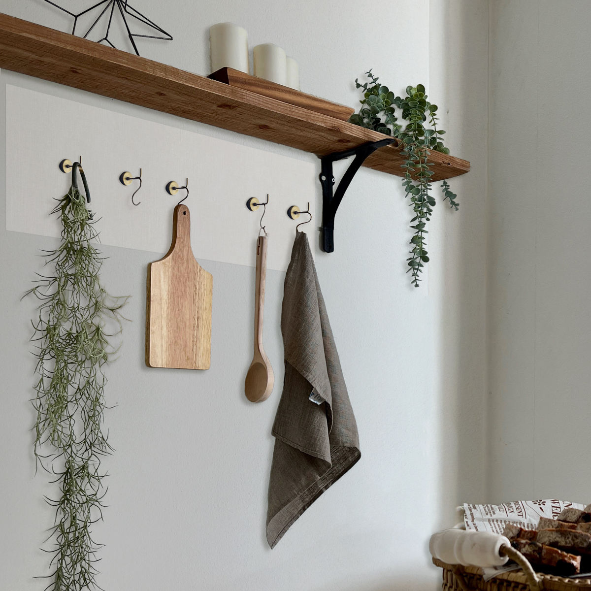 マグネットシート マグネットがくっつくシート 10cm×45cm 鉄粉シート 壁掛け ( 壁 取り付け シール マグネット リメイクシート DIY 壁掛け収納 はがせる 壁紙 目立たない リビング 洗面所 玄関 簡単 便利 収納 吸着タイプ 鉄粉 )