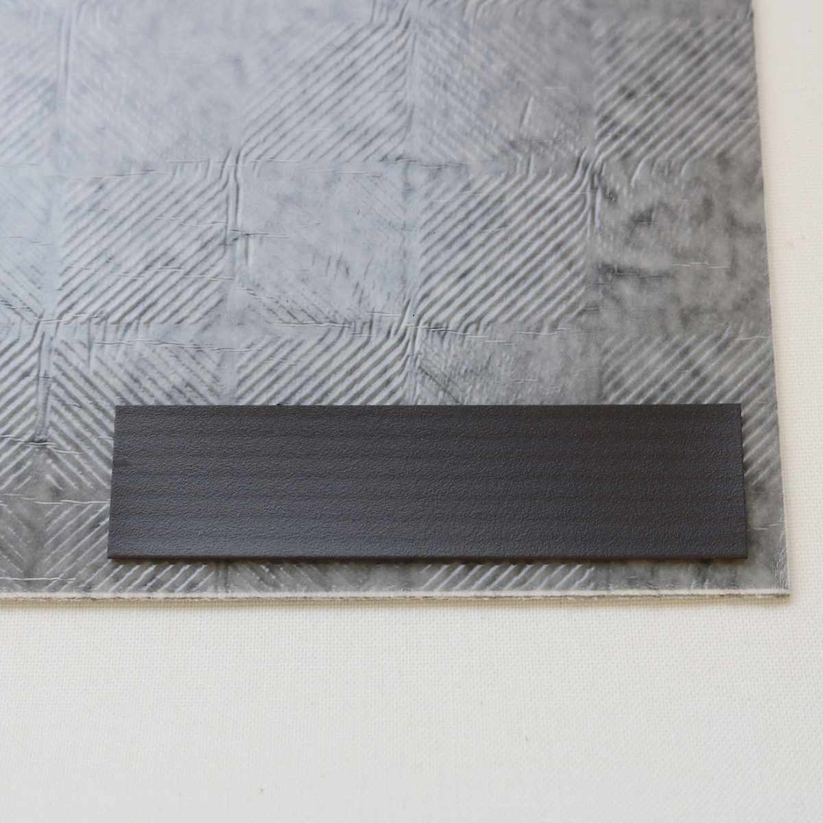 エアコン室外機 遮熱シート 日除け 断熱 室外機カバー 日本製 ( マグネット式 遮熱カバー 貼るだけ エアコン クーラー 室外機用 遮熱 防水 耐候 省エネ エアコンカバー 日除けカバー 節電 簡単 屋外 日光対策 直射日光 おしゃれ ) 【ホワイトウッド】 ホワイトウッド