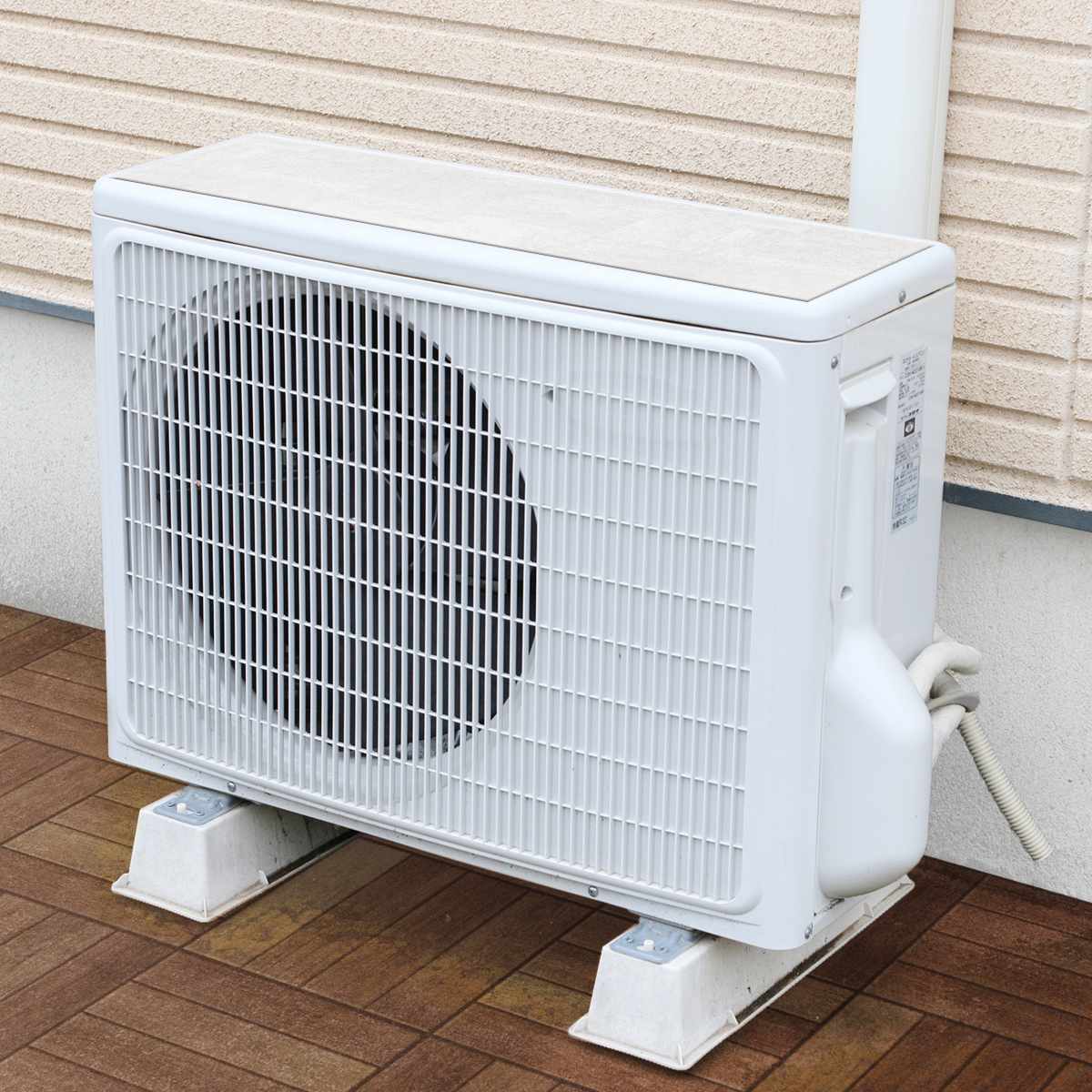 エアコン室外機 遮熱シート 日除け 断熱 室外機カバー 日本製 ( マグネット式 遮熱カバー 貼るだけ エアコン クーラー 室外機用 遮熱 防水 耐候 省エネ エアコンカバー 日除けカバー 節電 簡単 屋外 日光対策 直射日光 おしゃれ ) 【ホワイトウッド】 ホワイトウッド